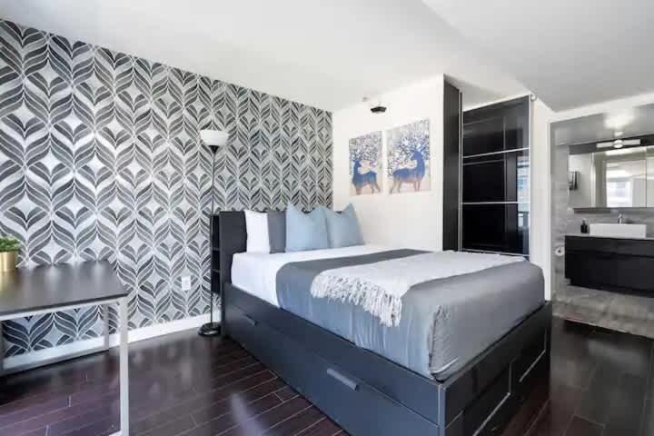 2br By Cn Tower & Waterfront Free Parking Toronto