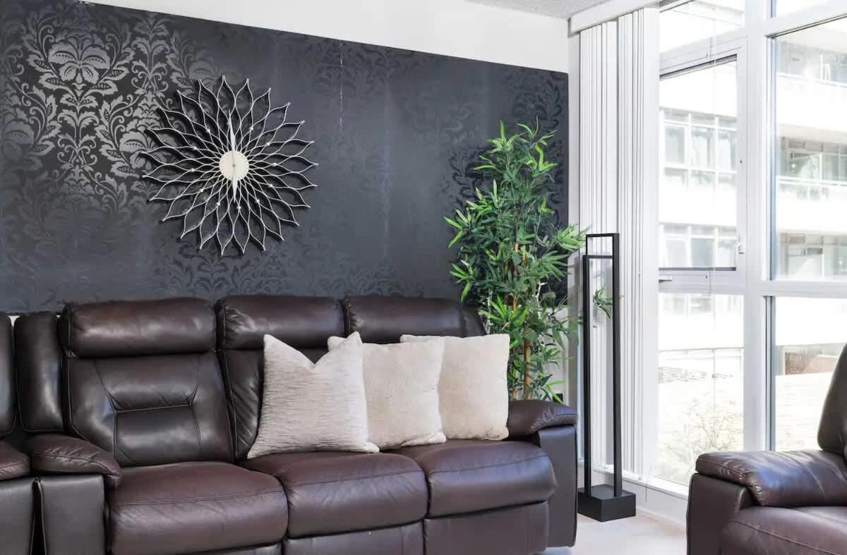 Apartment 2br By Cn Tower & Waterfront Free Parking