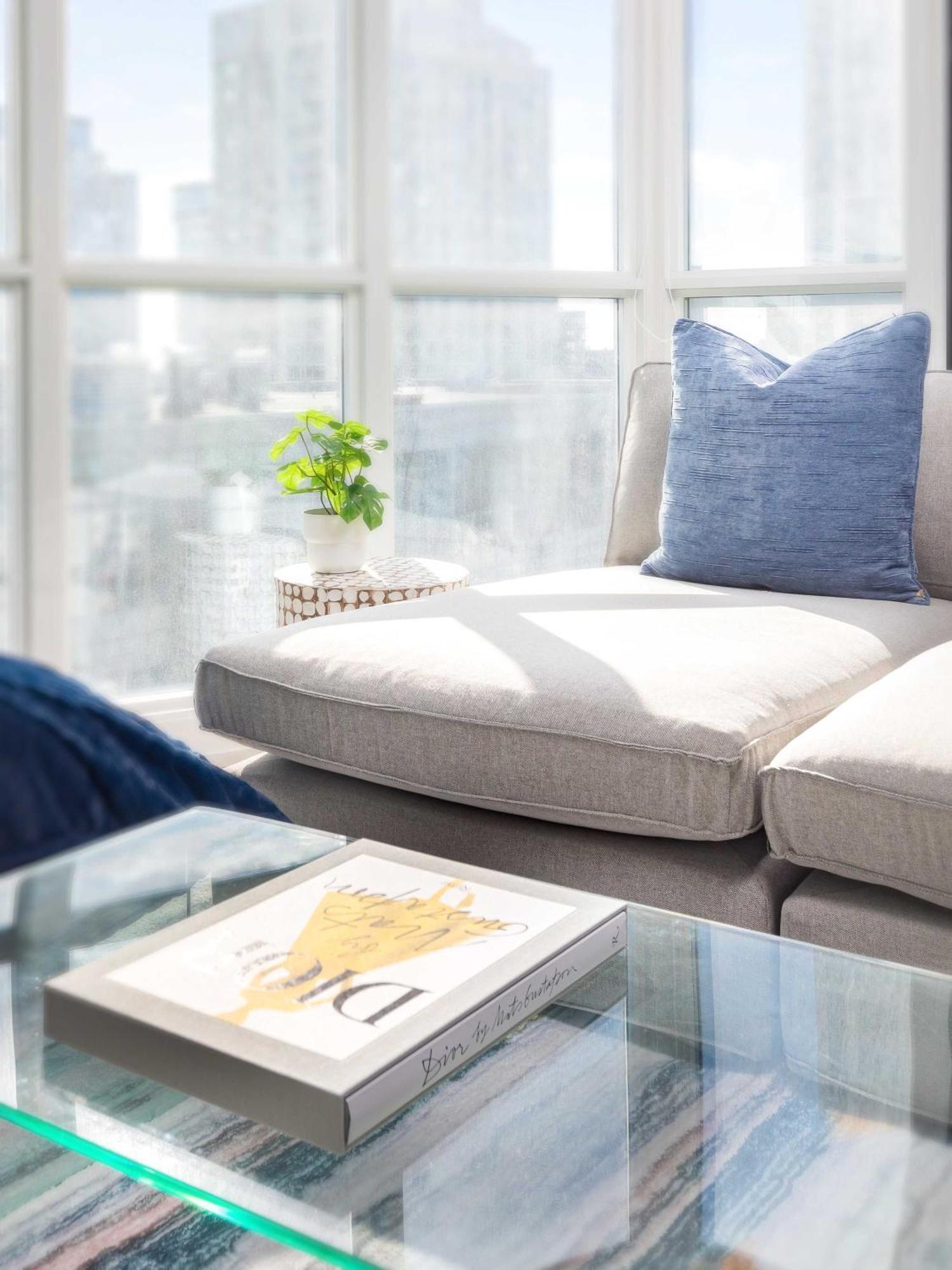 Rare Designer King Bed With Free Parking * Toronto