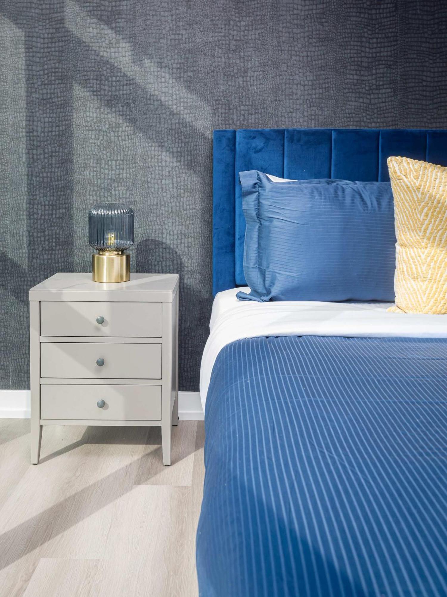 Rare Designer King Bed With Free Parking