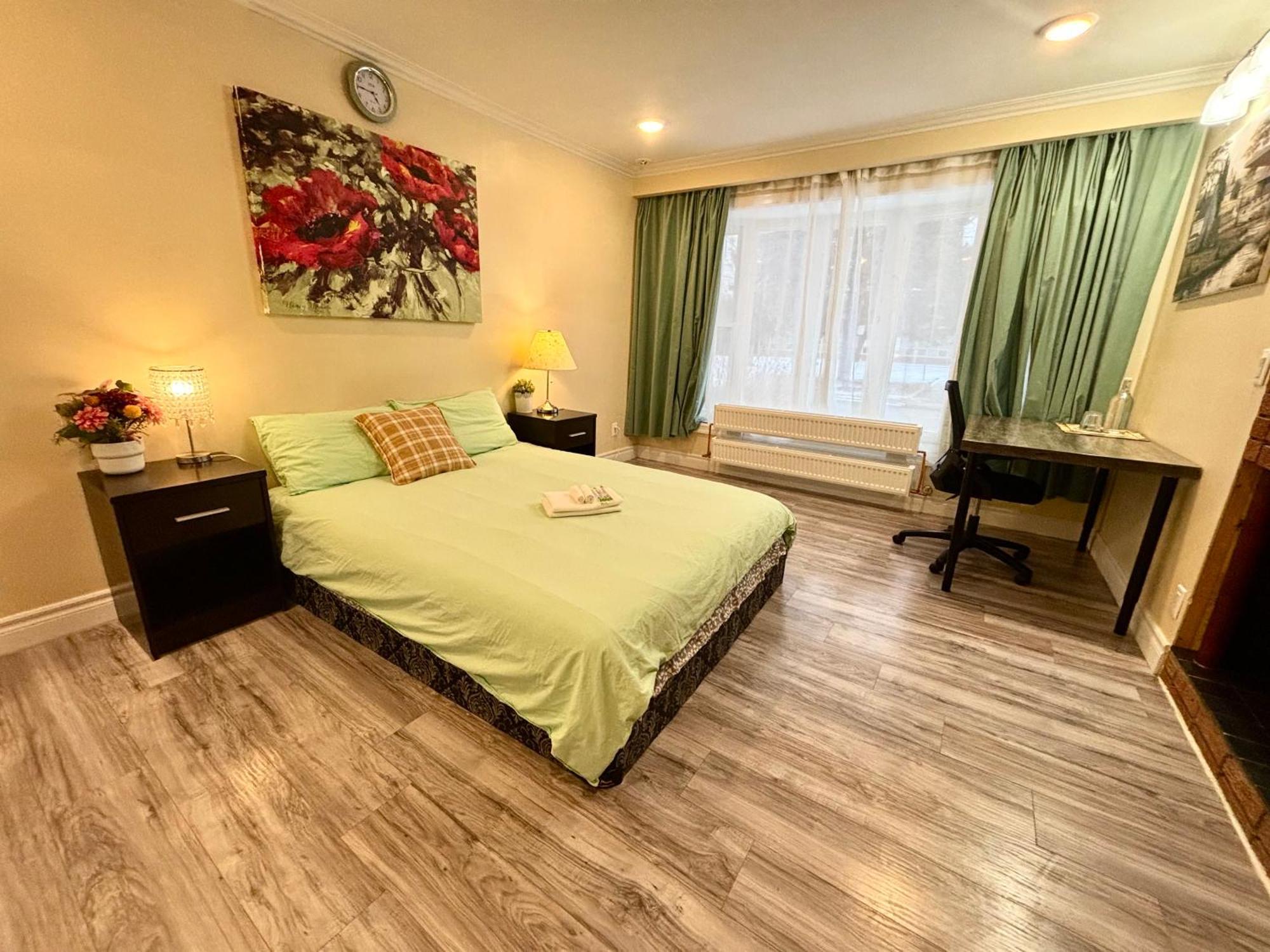 Bright&modern Space Perfect For Couple And Family Step To Public Transit In Homestay Toronto