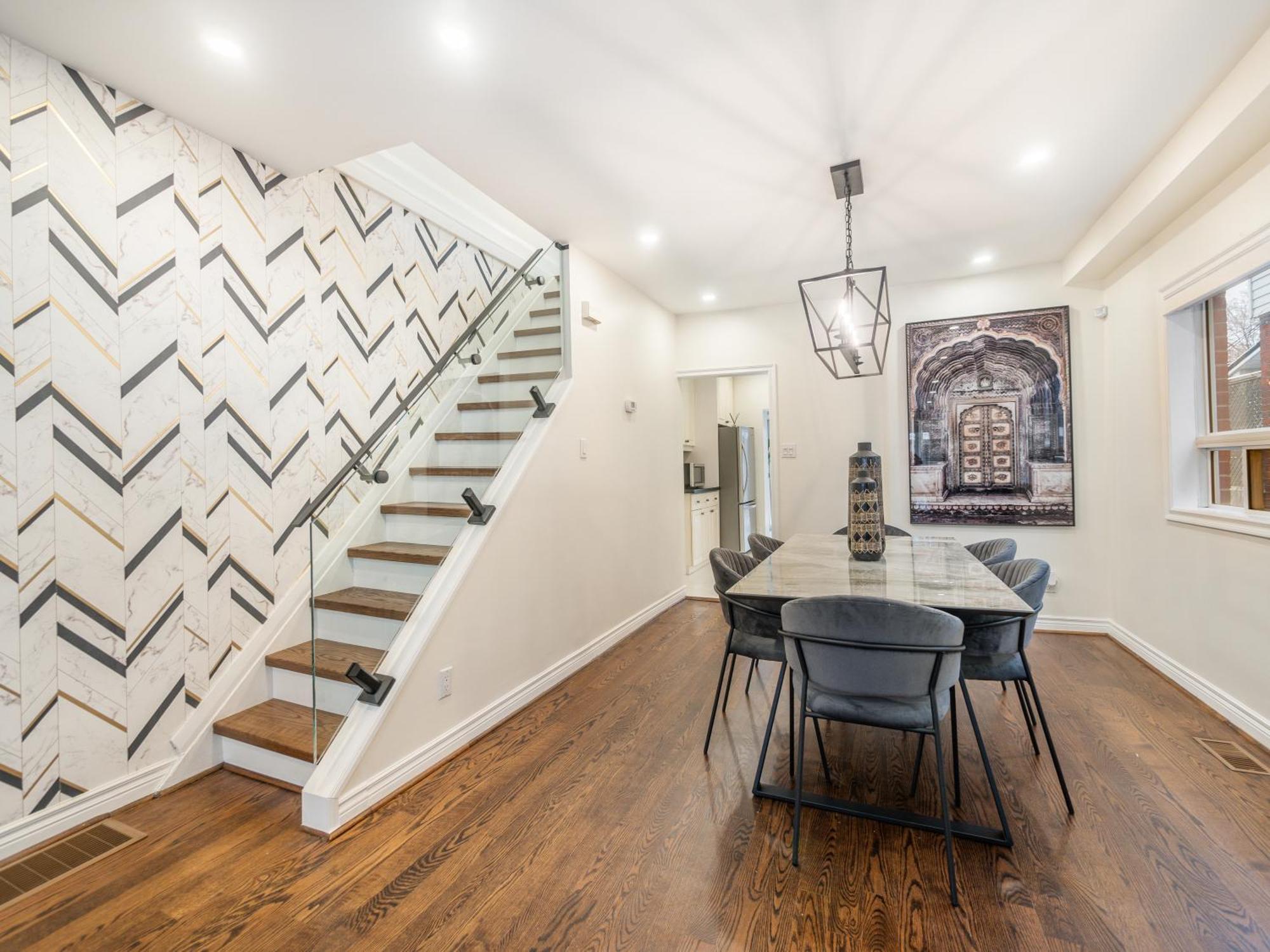 Designer 3br & 2wr Townhouse Apartment