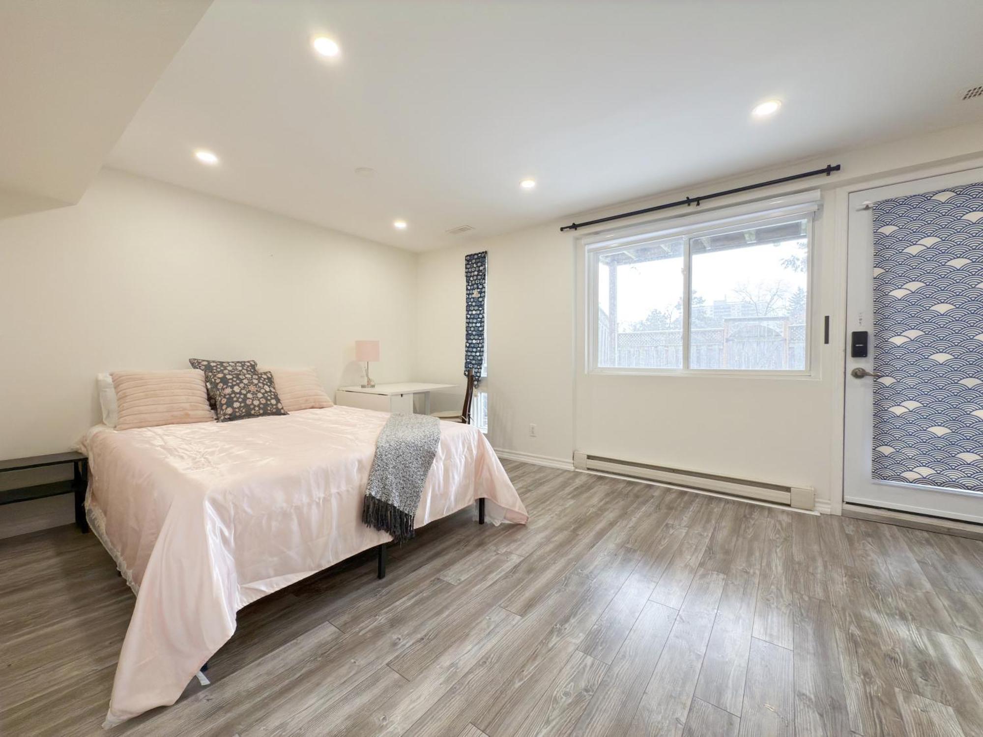 Guest house Cozy With Private Bath Near Don Mills Subway *