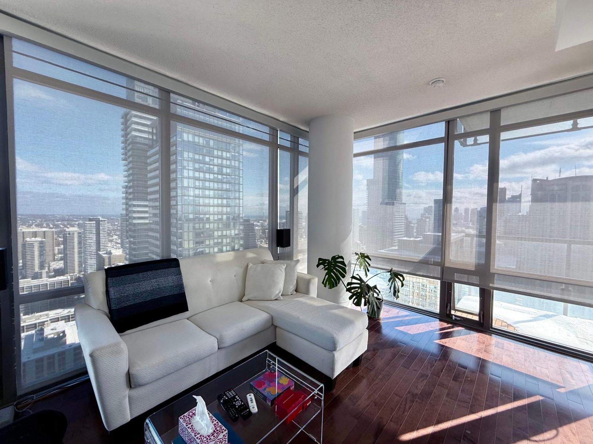 Apartment Murano - Bay & College - Fully Equipped Downtown