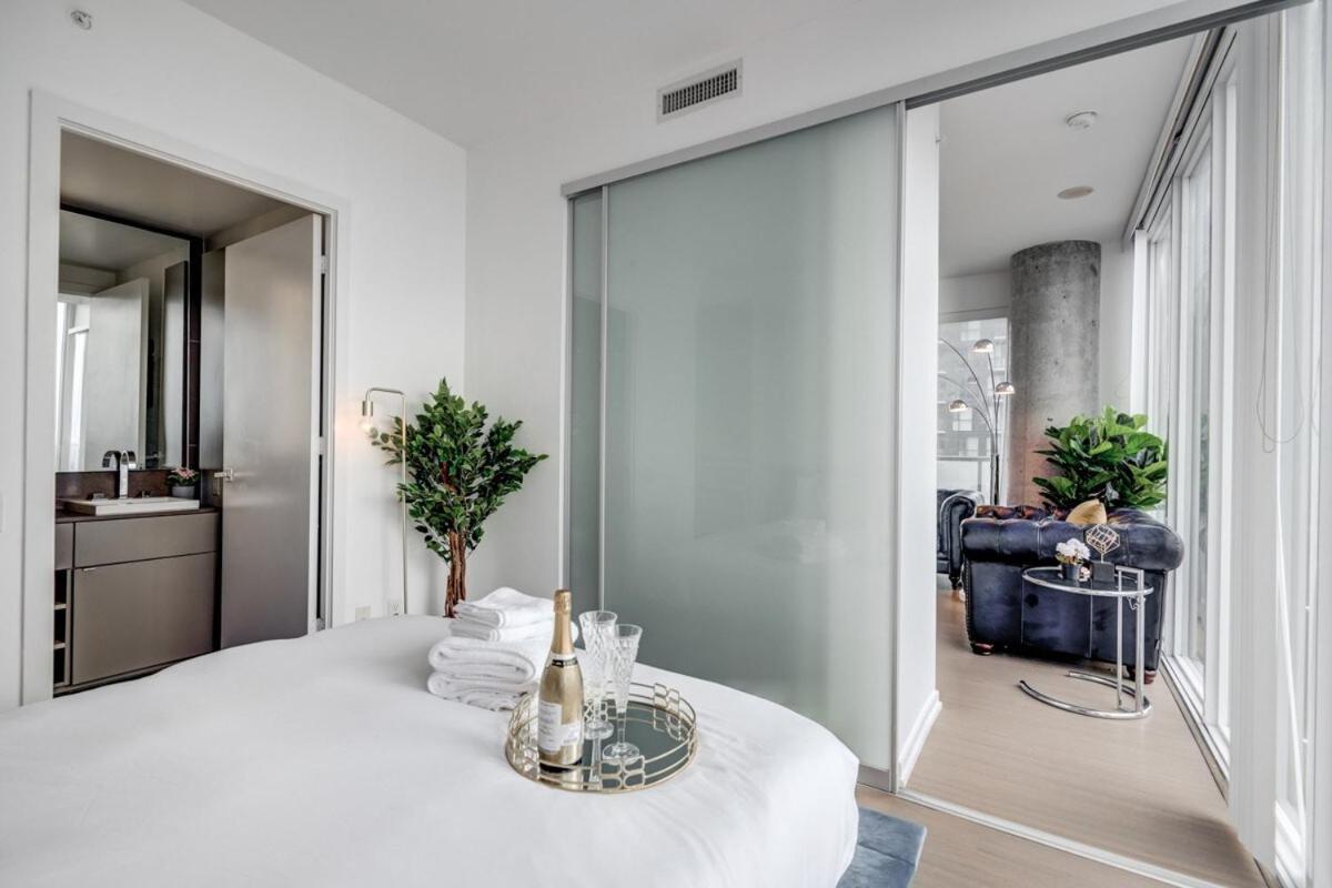 Cn Tower View Apartment *