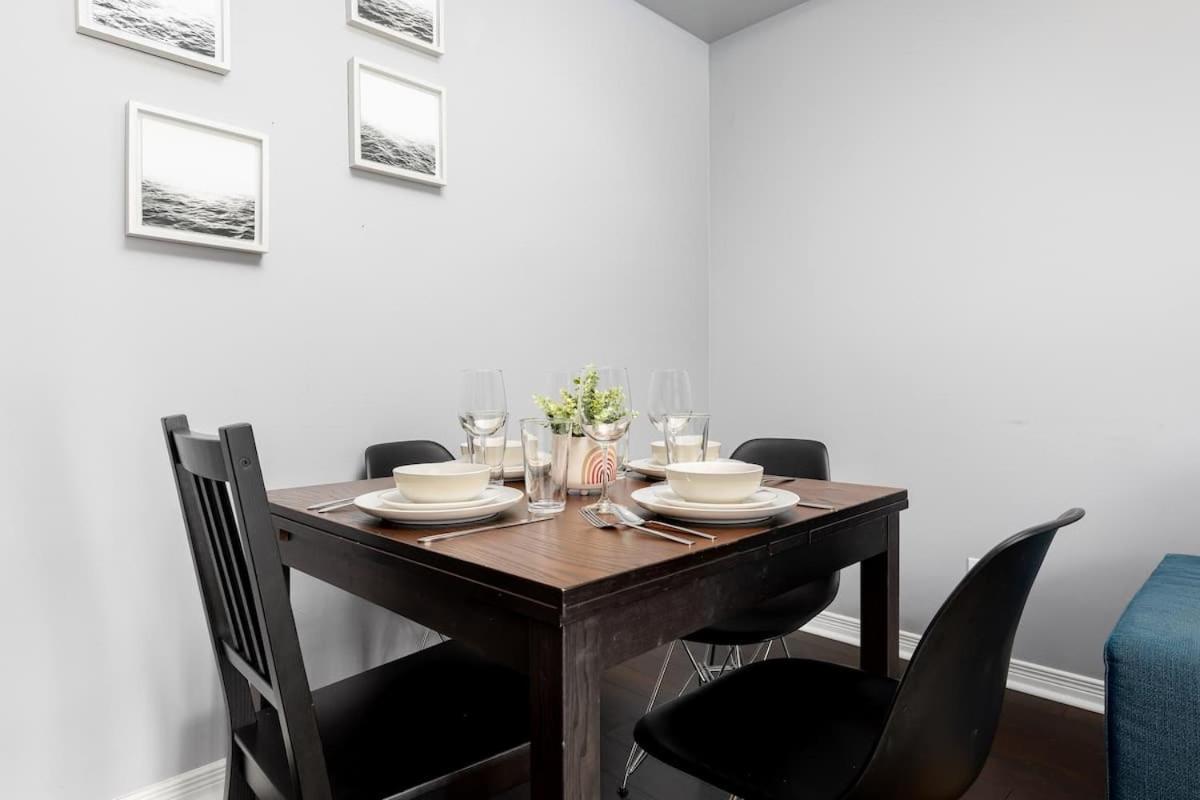 Two Story Loft W 2 Beds Close To Lakeshore *