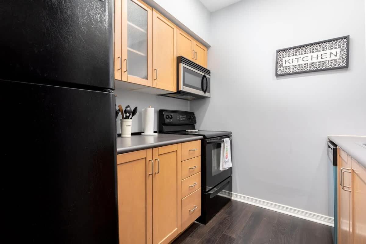 Two Story Loft W 2 Beds Close To Lakeshore Apartment