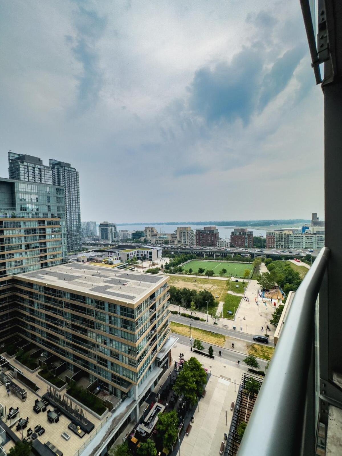 Comfy 2 Beds Lakeview Cn Tower Free Parking Apartment *