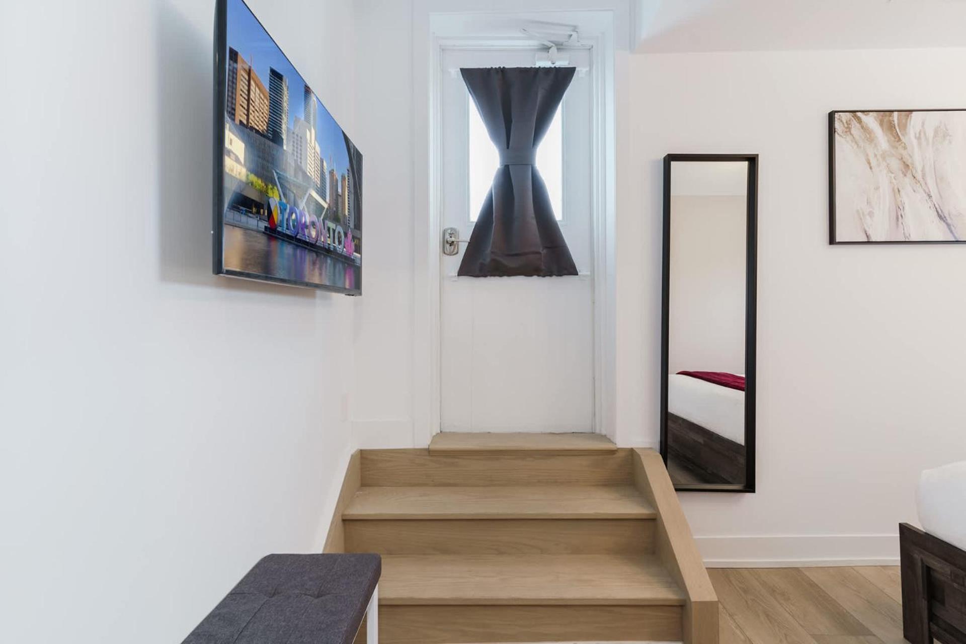 Hotel Spacious 3br For 10 W Patio Heart Of Toronto