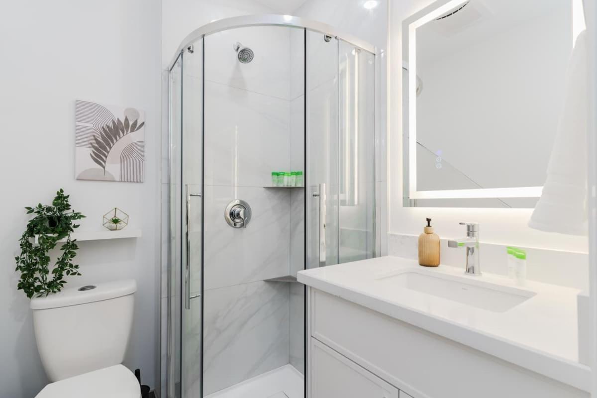 Luxury W Patio Prime Location *