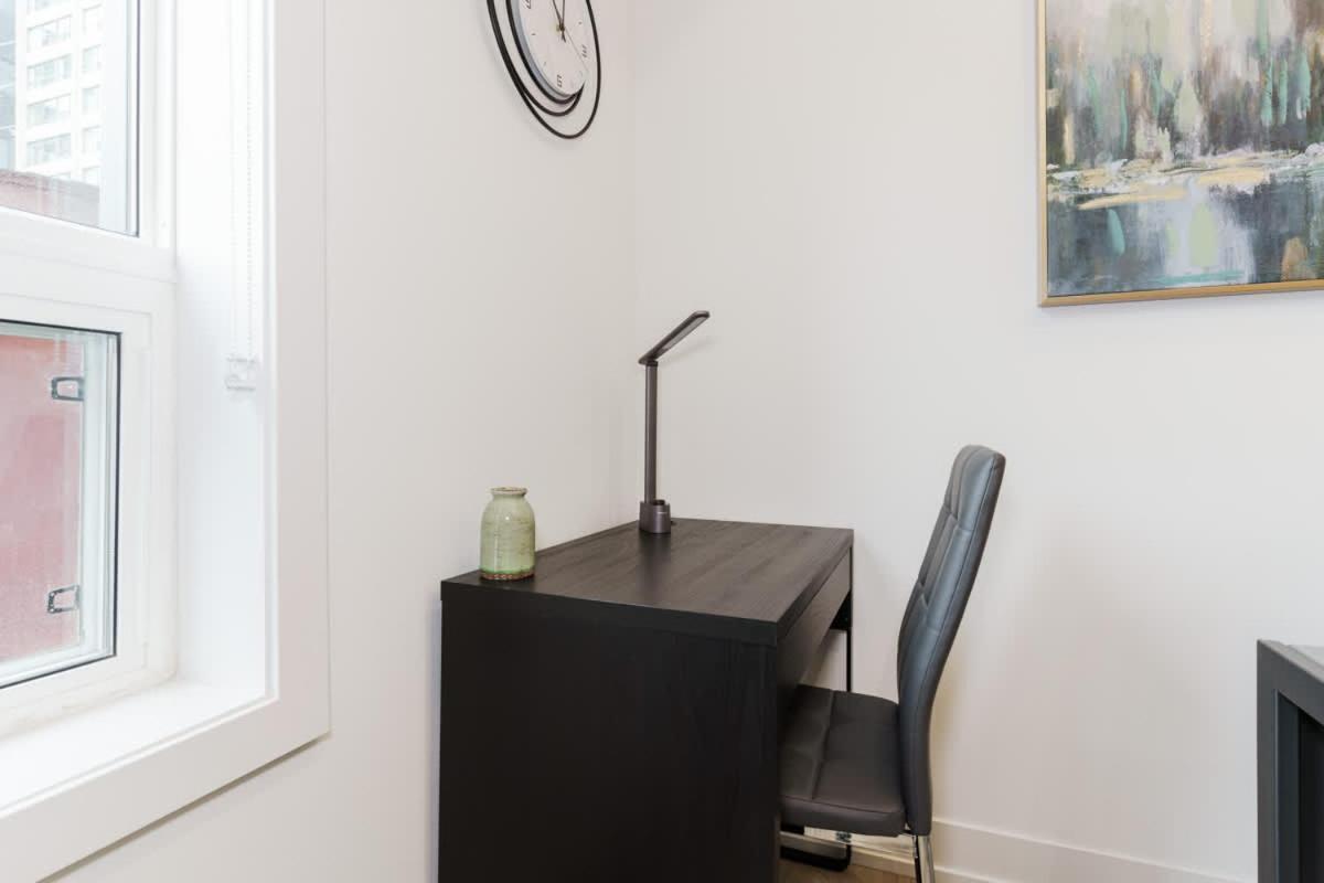 Luxury W Patio Prime Location * Toronto