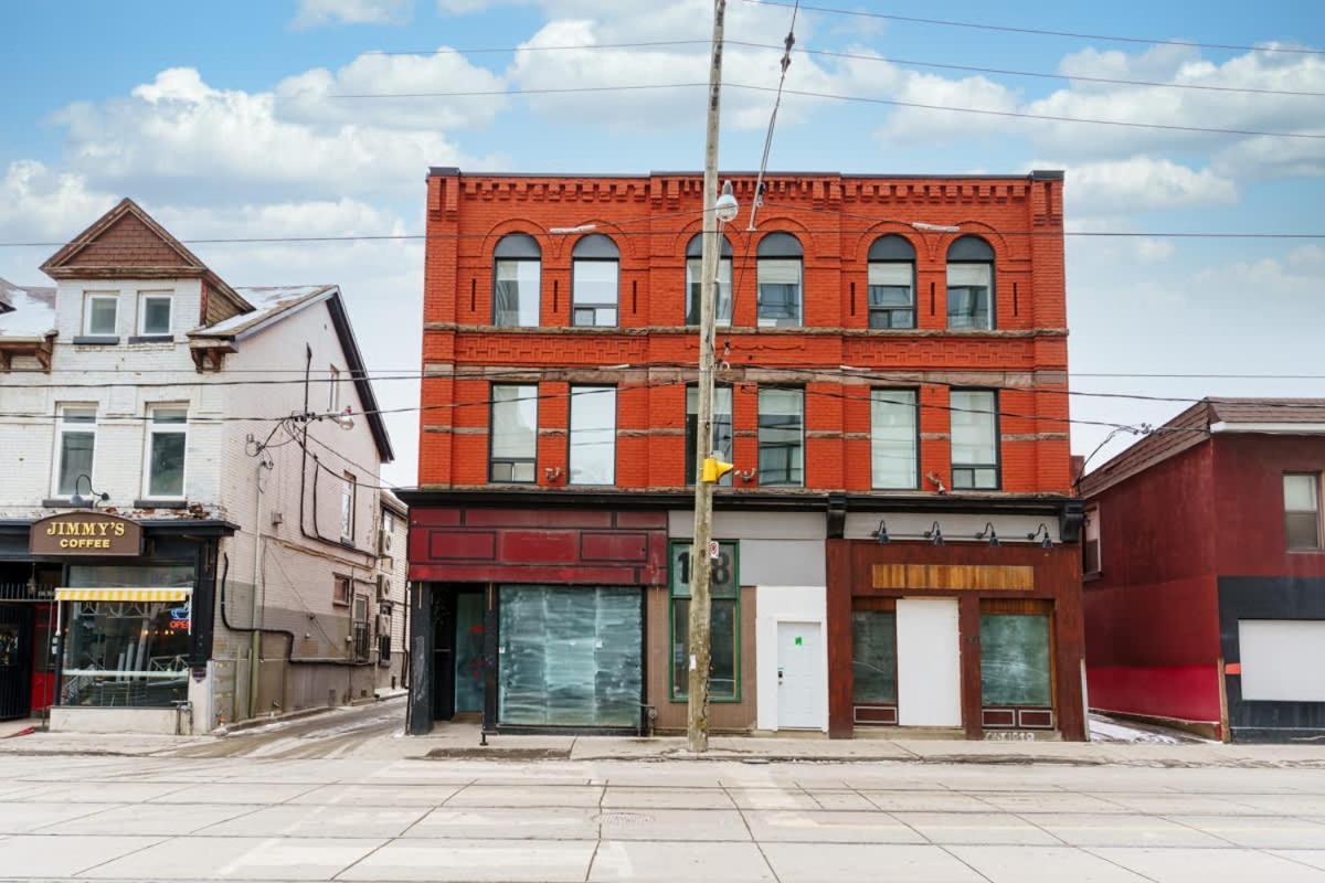 Luxury W Patio Prime Location Toronto