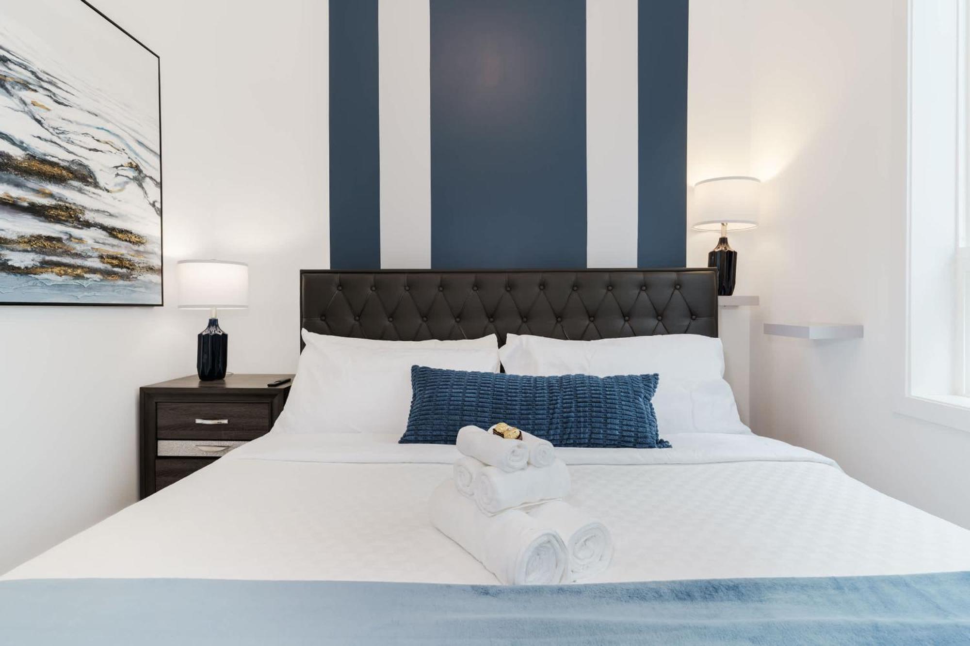 Luxury W Patio Prime Location Hotel Toronto
