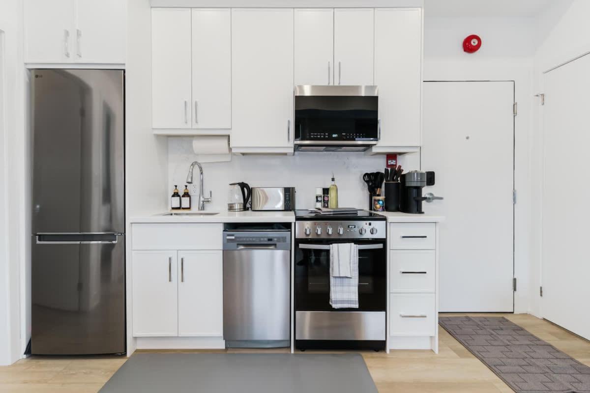 Luxury W Patio Prime Location *