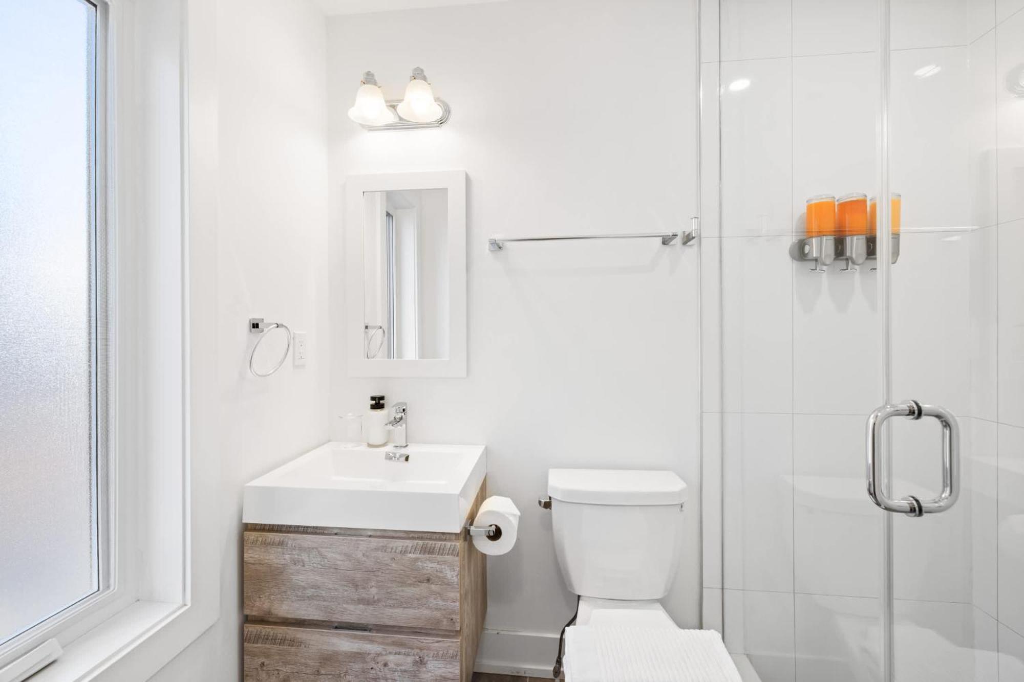 Luxury Laneway In Junction Triangle Parking Apartment *