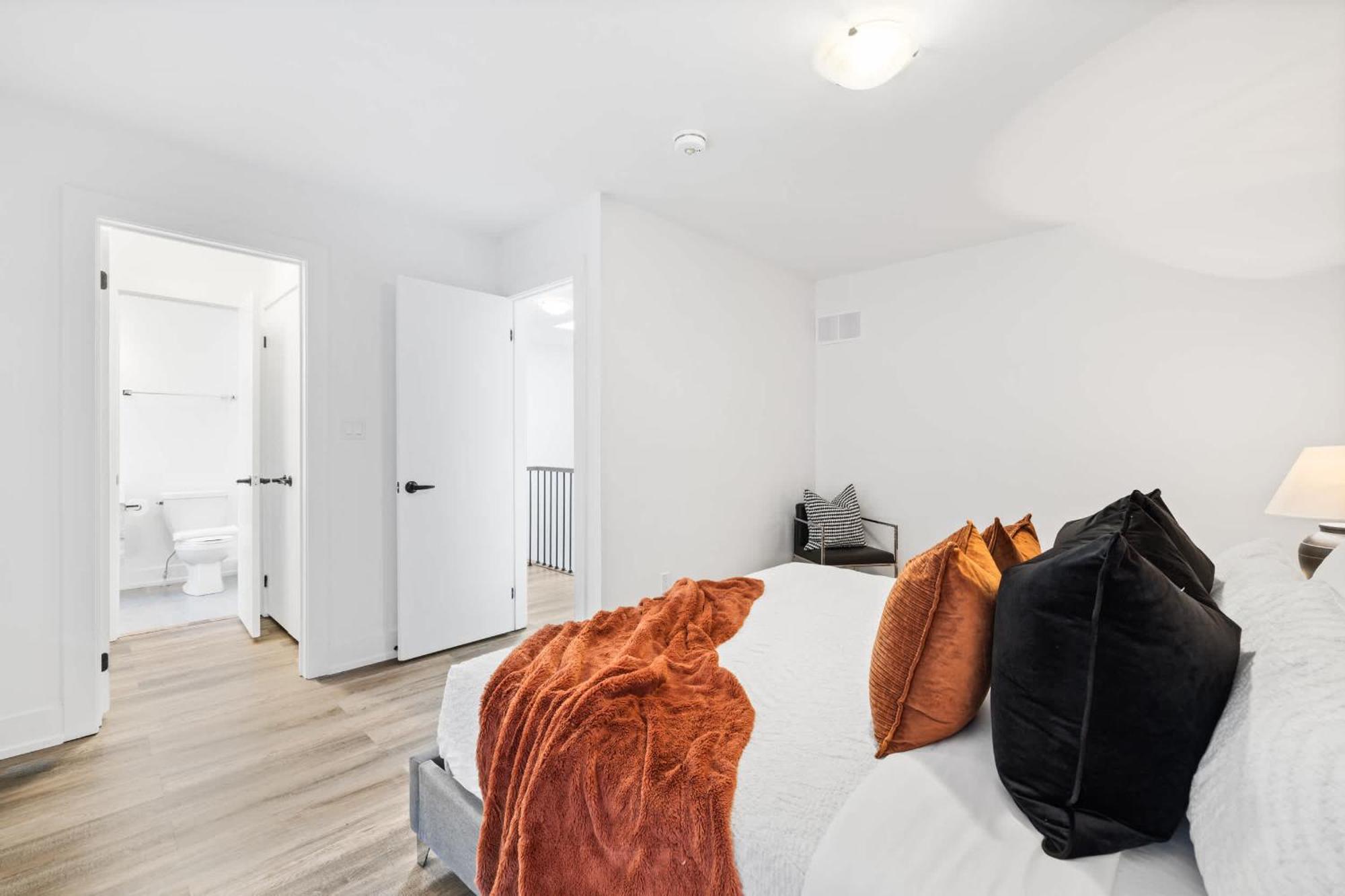 Luxury Laneway In Junction Triangle Parking Apartment Toronto