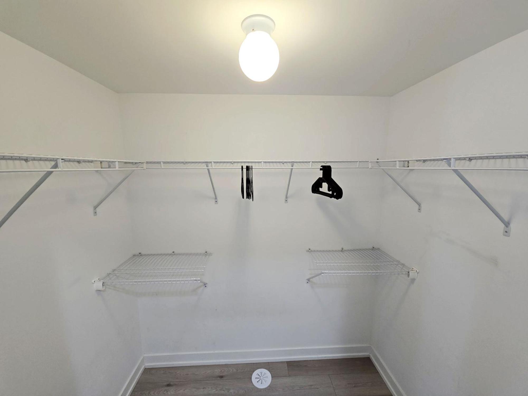 King Bed Tv Private Ensuite Retreat Bathroom Or Economical Double Bed Gasthof Toronto