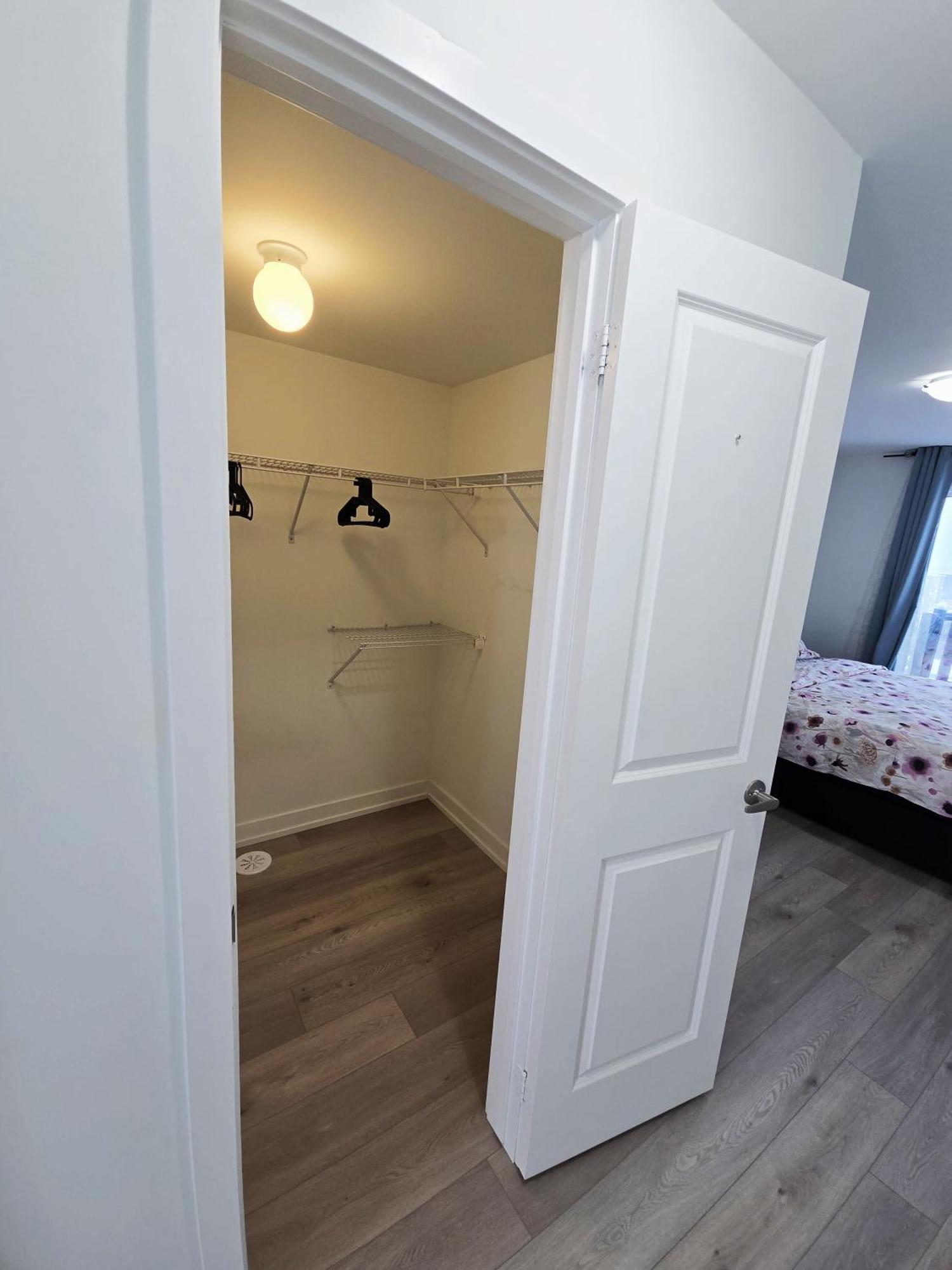 King Bed Tv Private Ensuite Retreat Bathroom Or Economical Double Bed Gasthof *