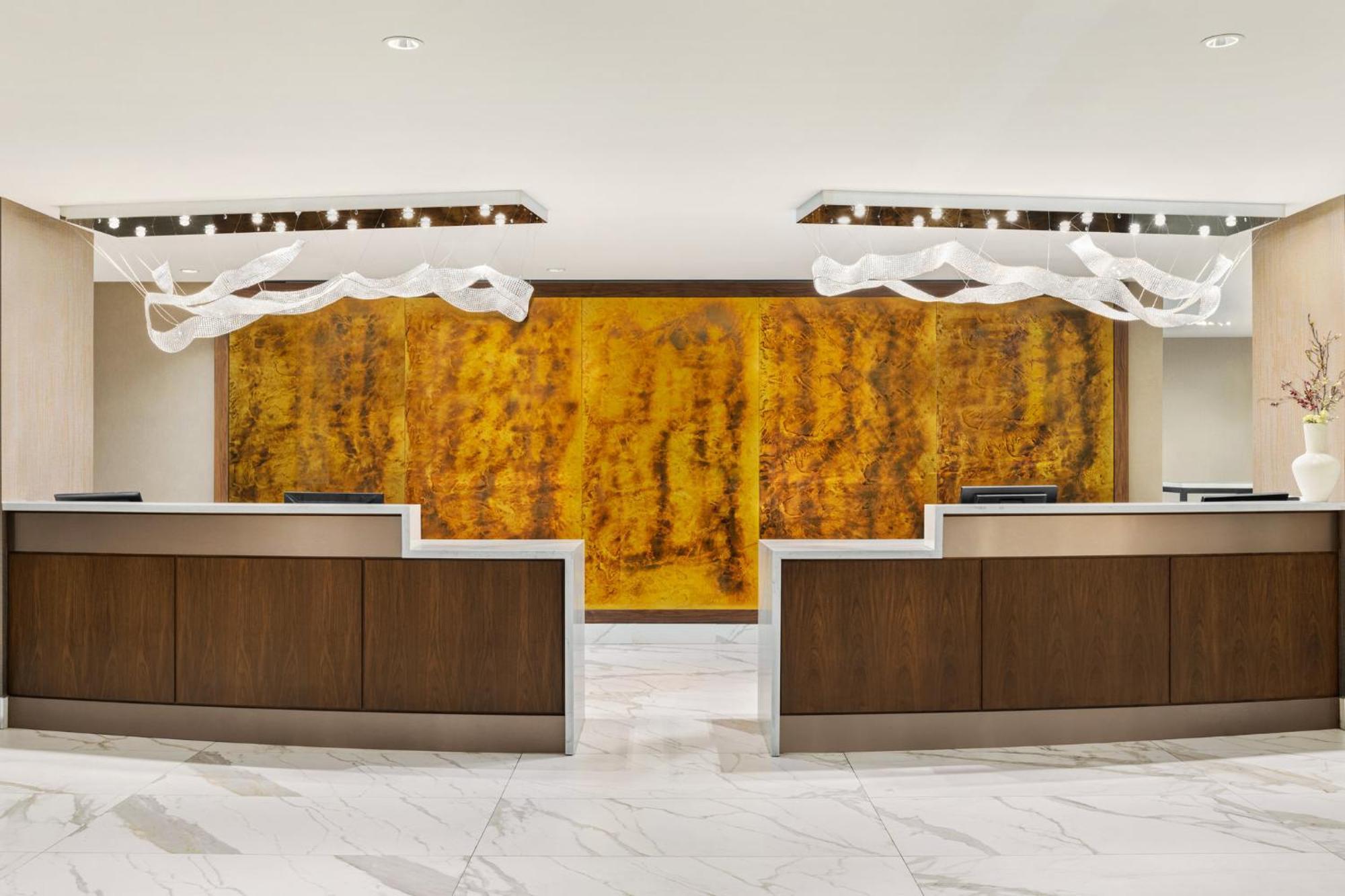 Hotel Crowne Plaza Airport By Ihg