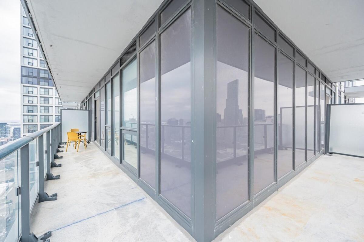 2br Close To Eaton Center *