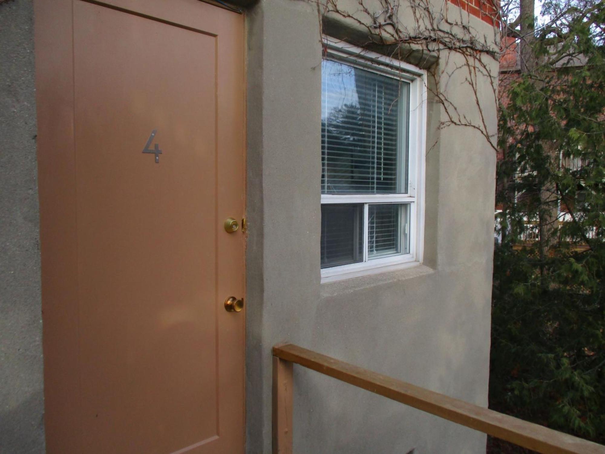 Apartment High Park Junior With Washroom And Kitchen Toronto