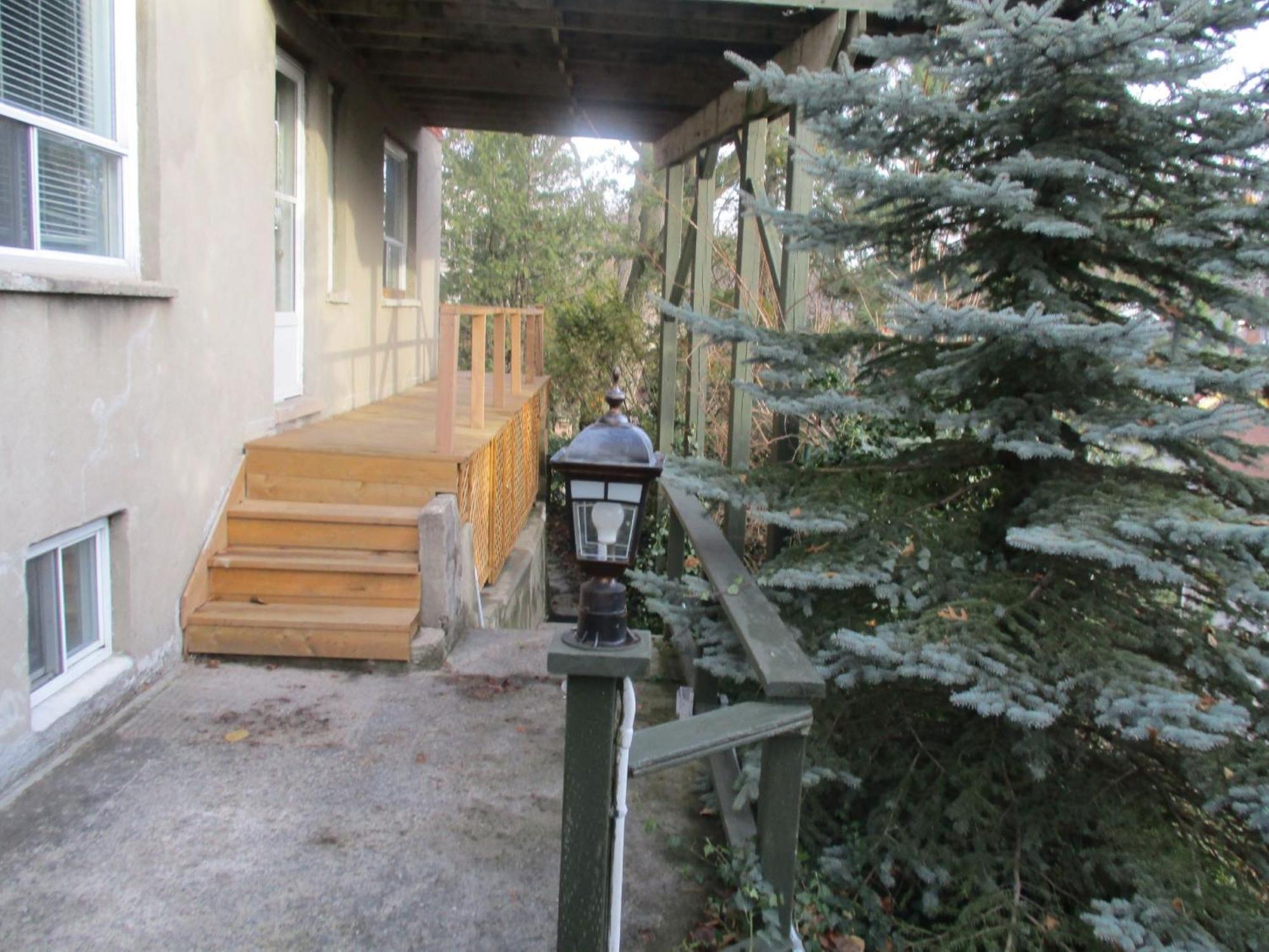 High Park Junior With Washroom And Kitchen Apartment *