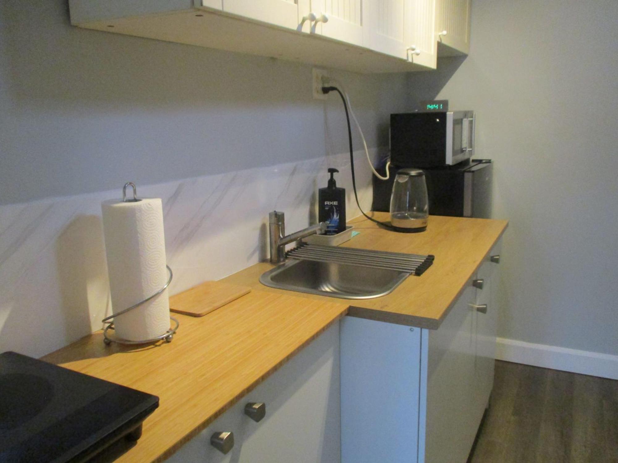 Apartment High Park Junior With Washroom And Kitchen Toronto