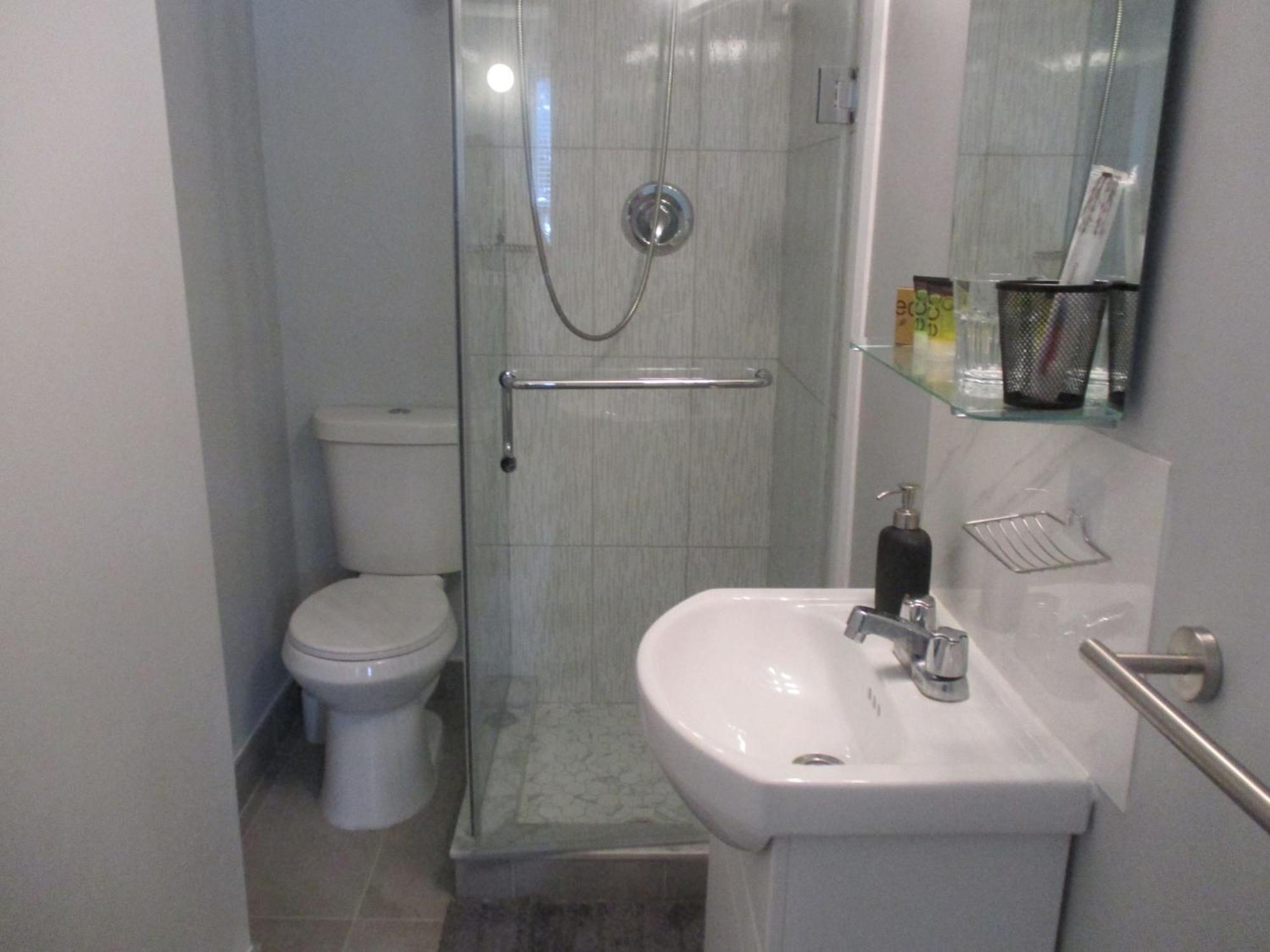 High Park Junior With Washroom And Kitchen Apartment Toronto