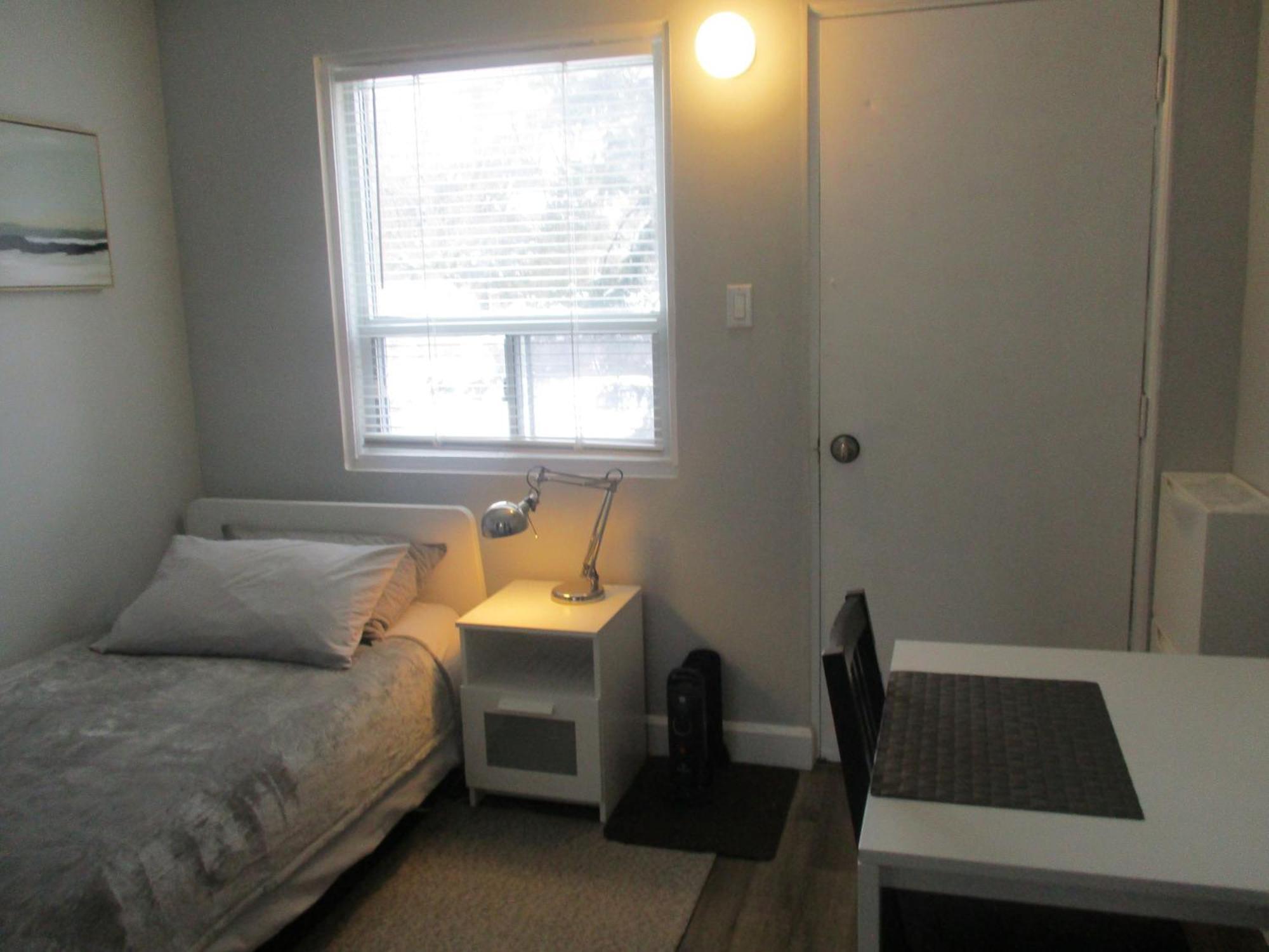 High Park Junior With Washroom And Kitchen Apartment