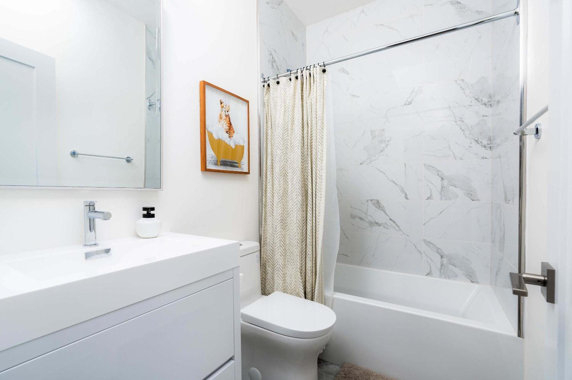 Large Victorian Sleeps 6 By Uoft Apartment