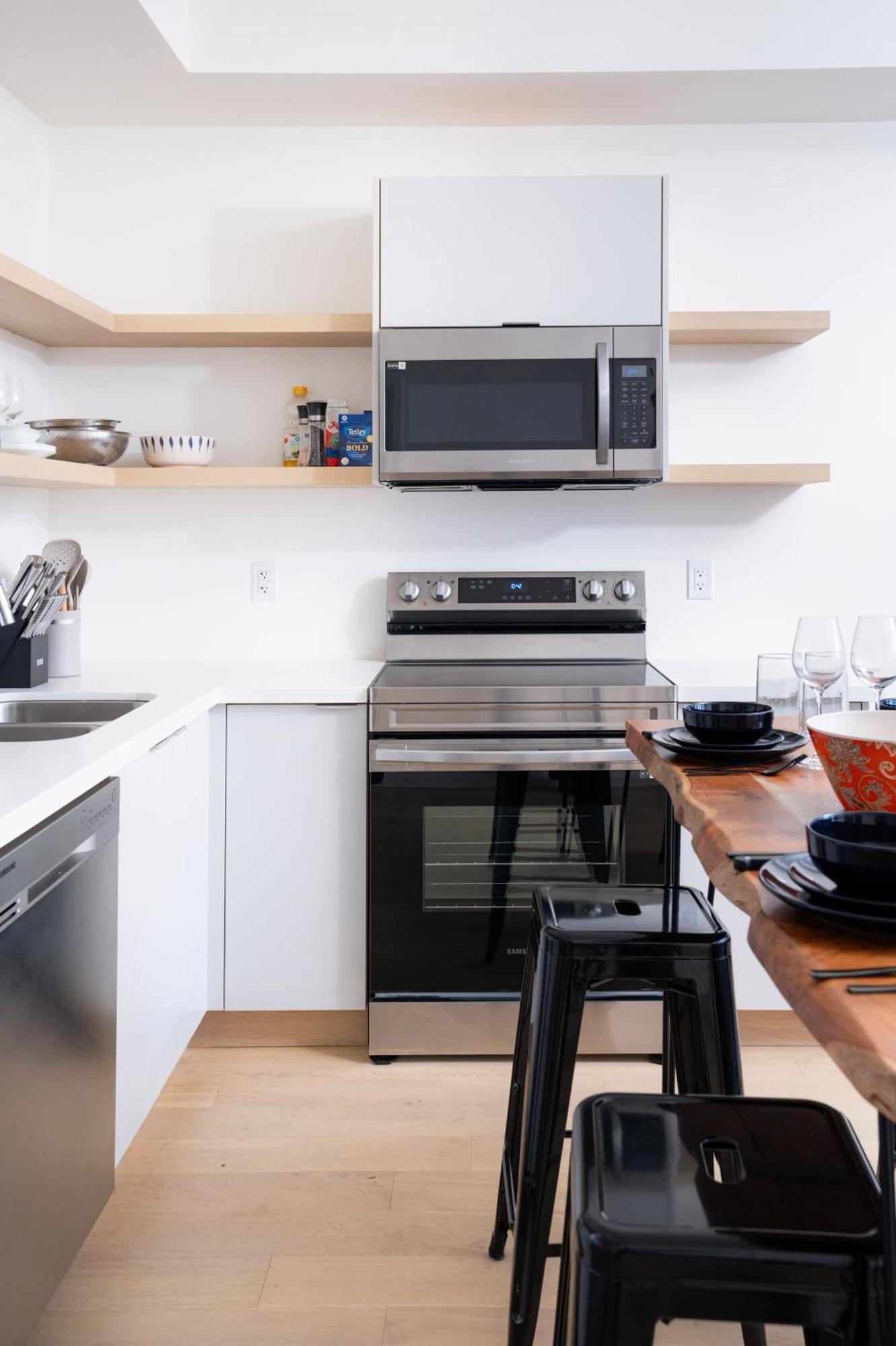 Large Victorian Sleeps 6 By Uoft Apartment