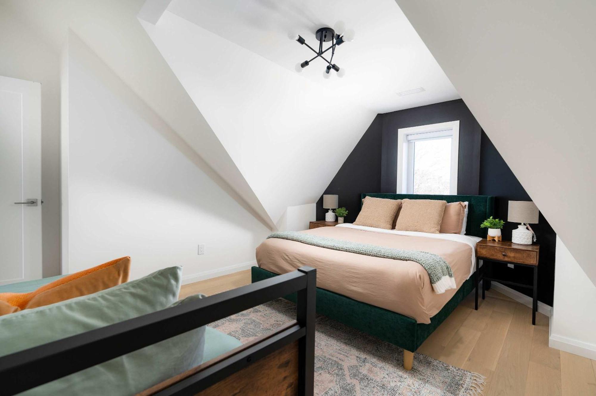 Large Victorian Sleeps 6 By Uoft Apartment *