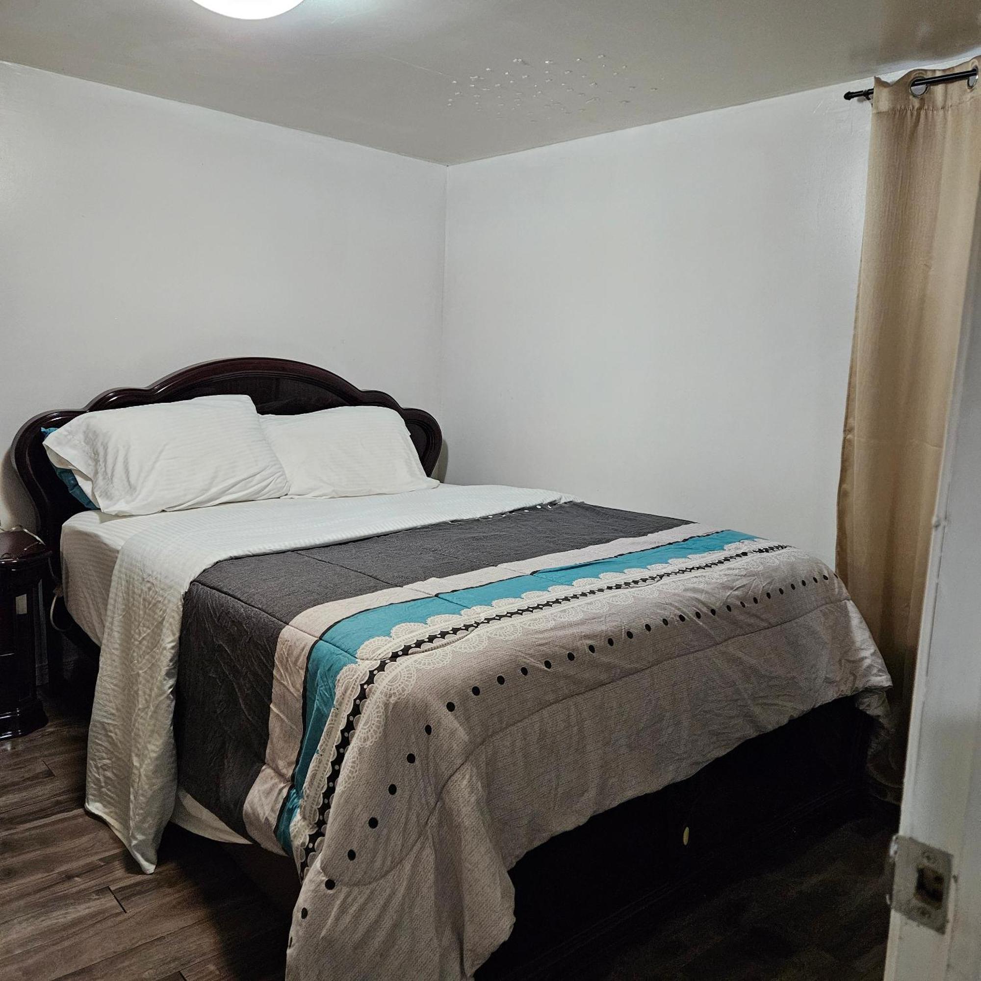 Bed & Breakfast Queen Bedroom
