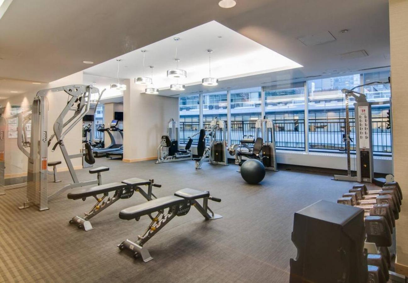 Skyline Waterfront 2br 2ba Wparking Near Mtcc * Toronto