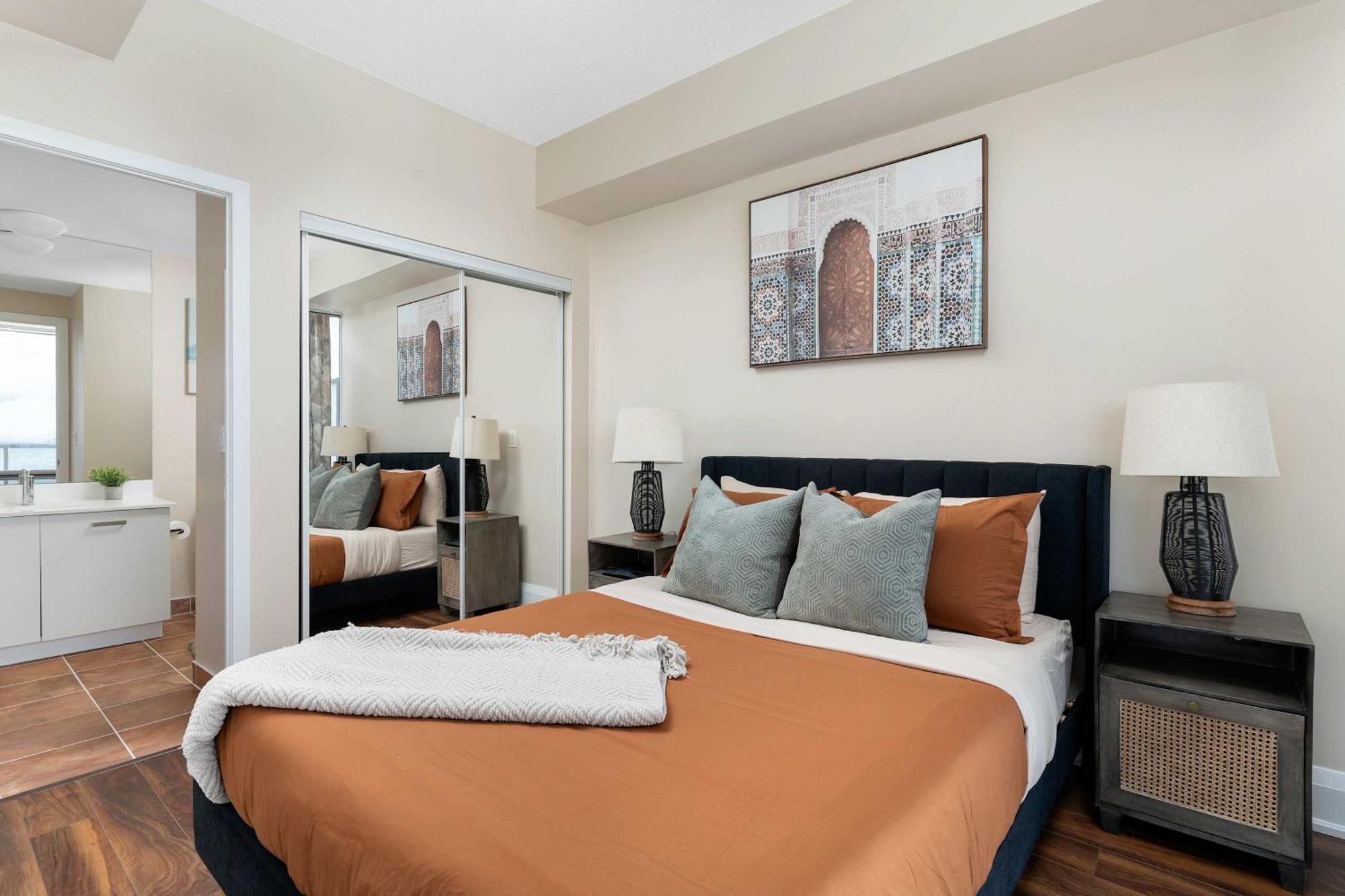 2br 2ba Bay And Wellesley Yorkville Uoft Apartment