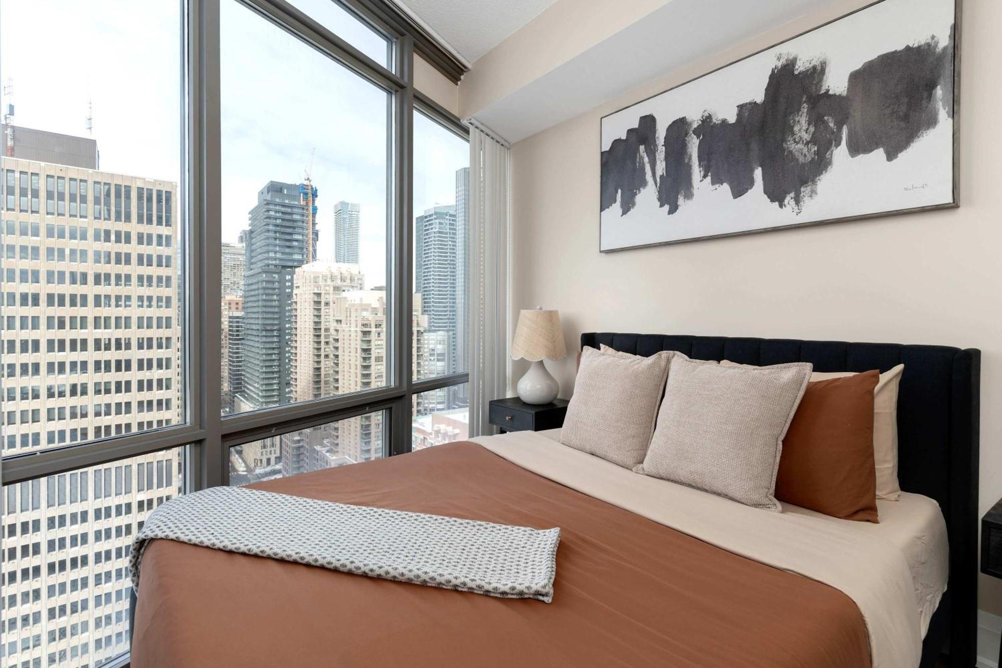 2br 2ba Bay And Wellesley Yorkville Uoft