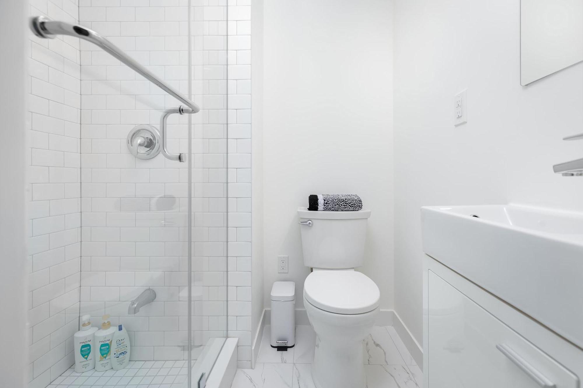 Family Getaway Trendy Ossington Neighbourhood *