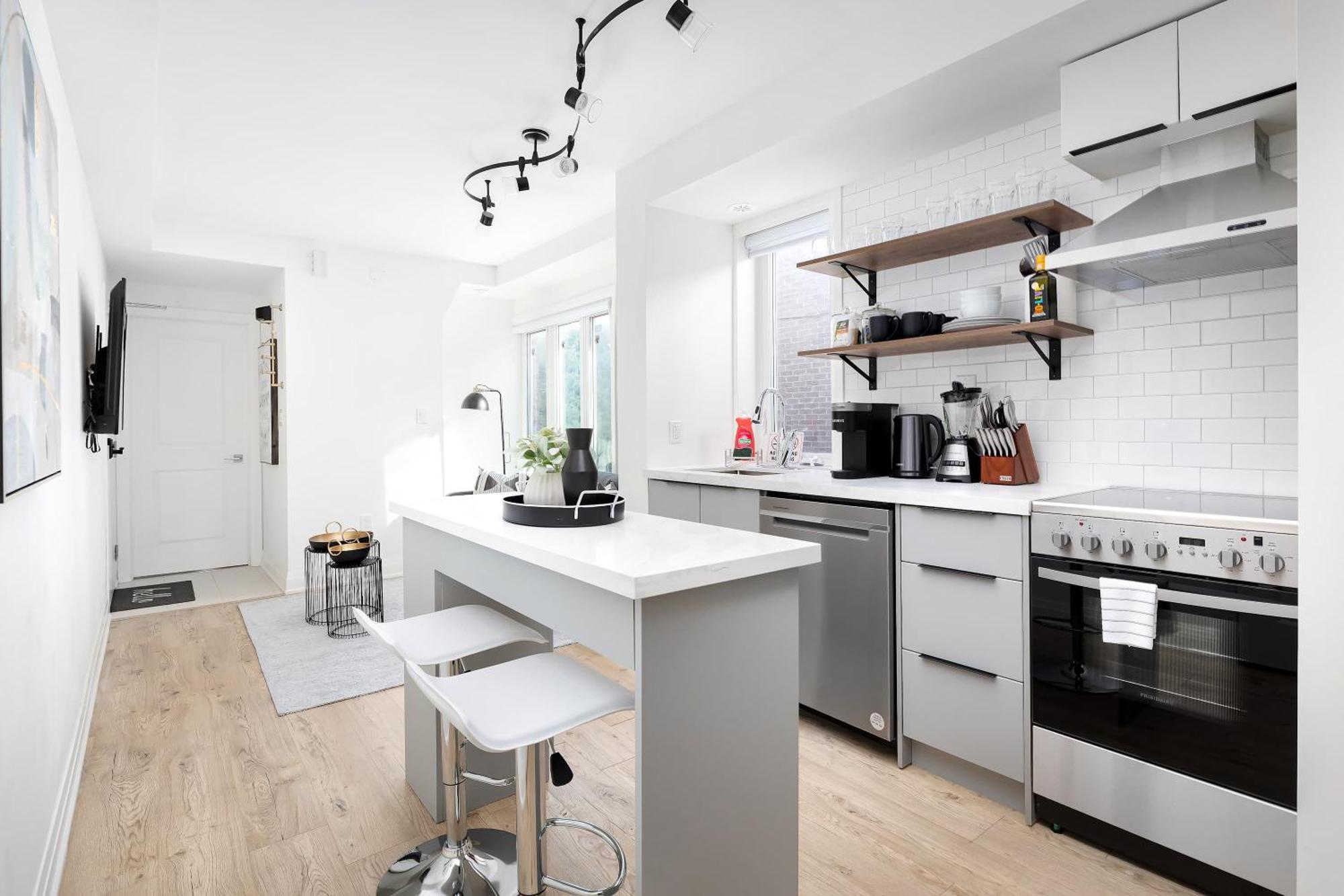 Family Getaway Trendy Ossington Neighbourhood