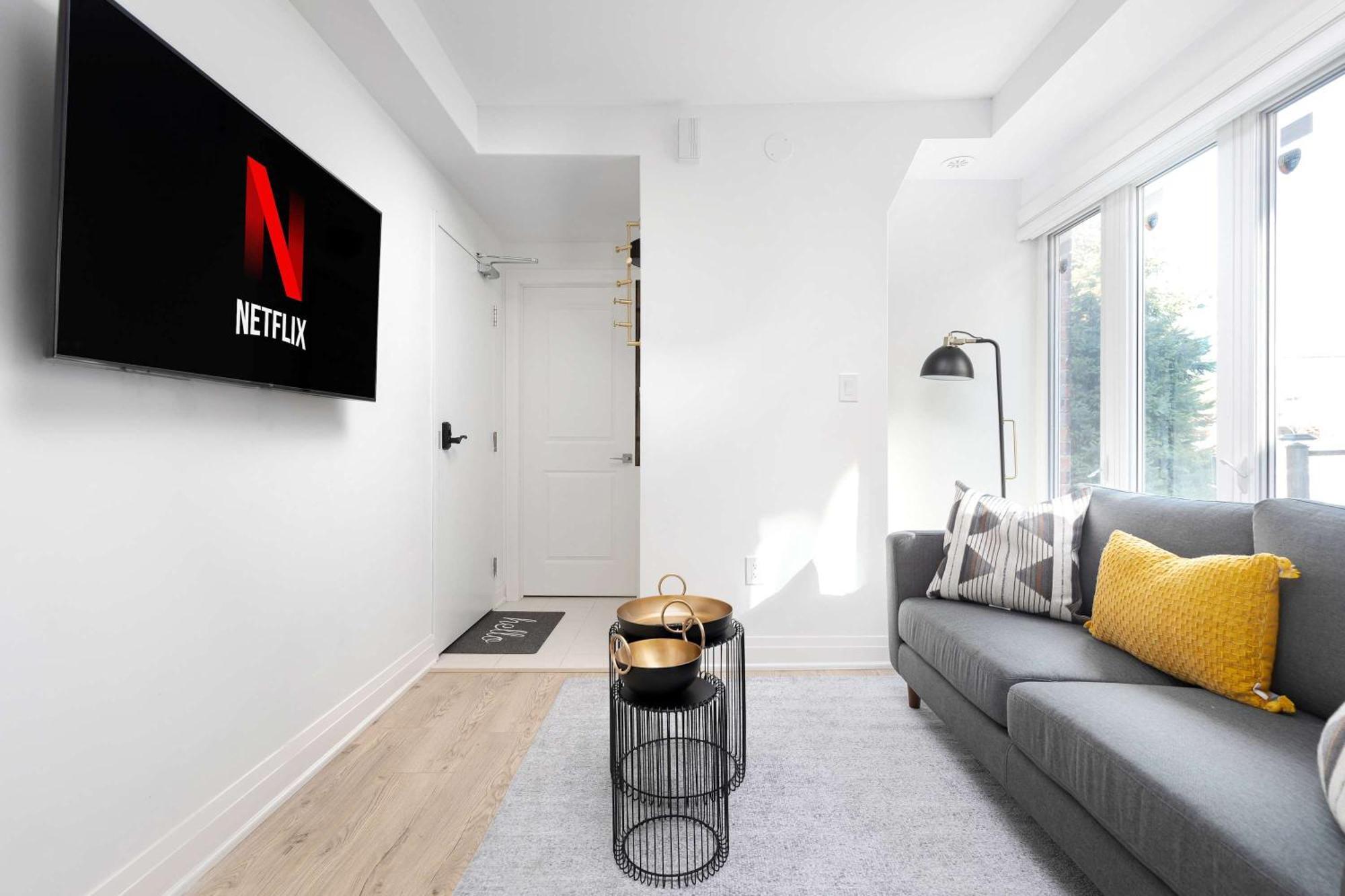 Family Getaway Trendy Ossington Neighbourhood Apartment