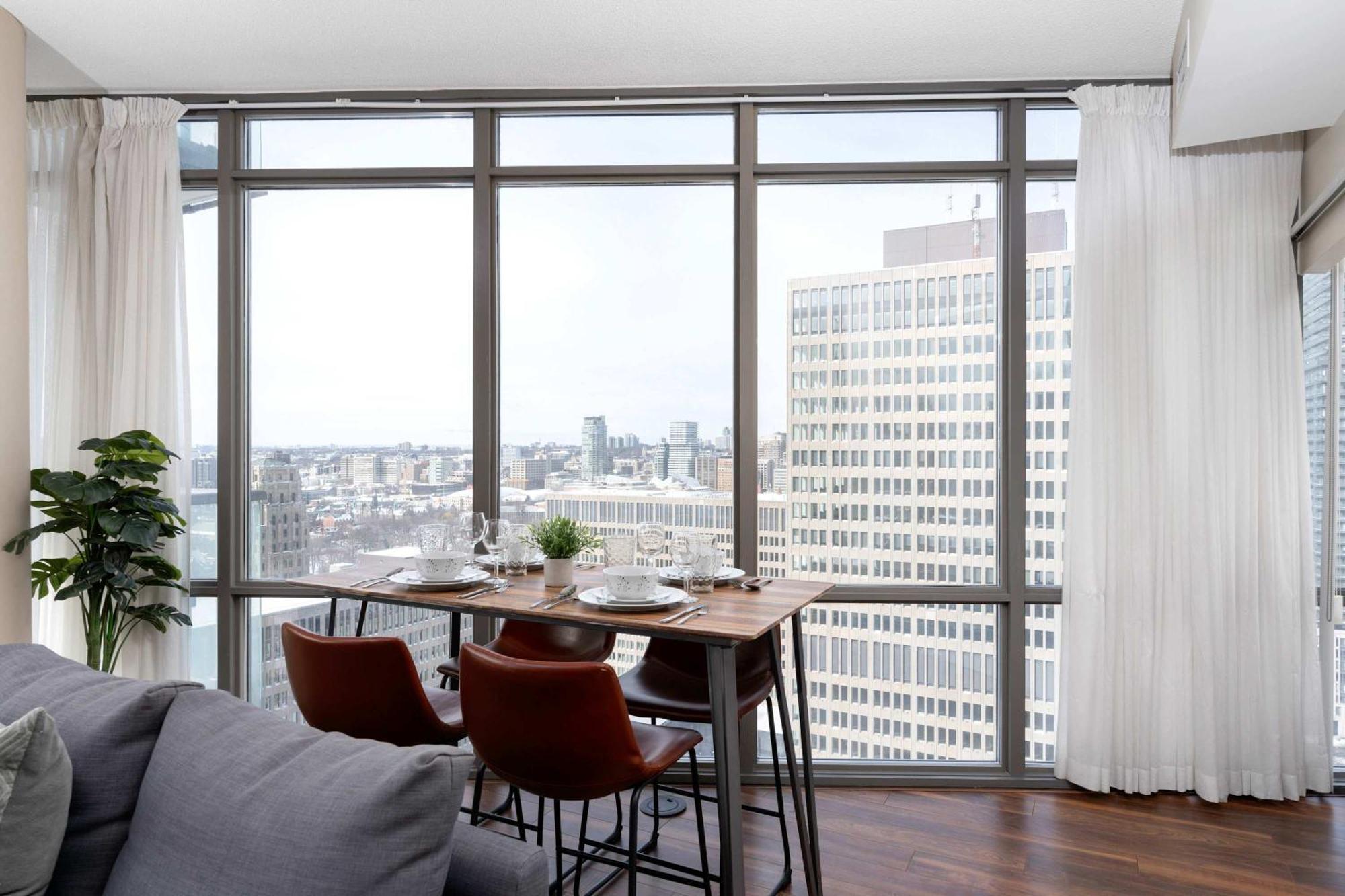 2br 2ba Bay And Wellesley Yorkville Uoft Apartment Toronto