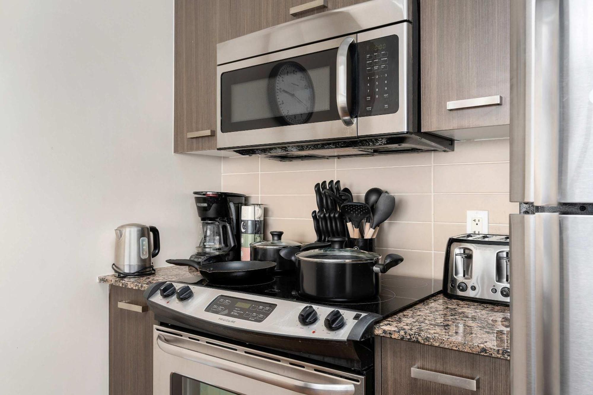 Apartment 2br 2ba Bay And Wellesley Yorkville Uoft