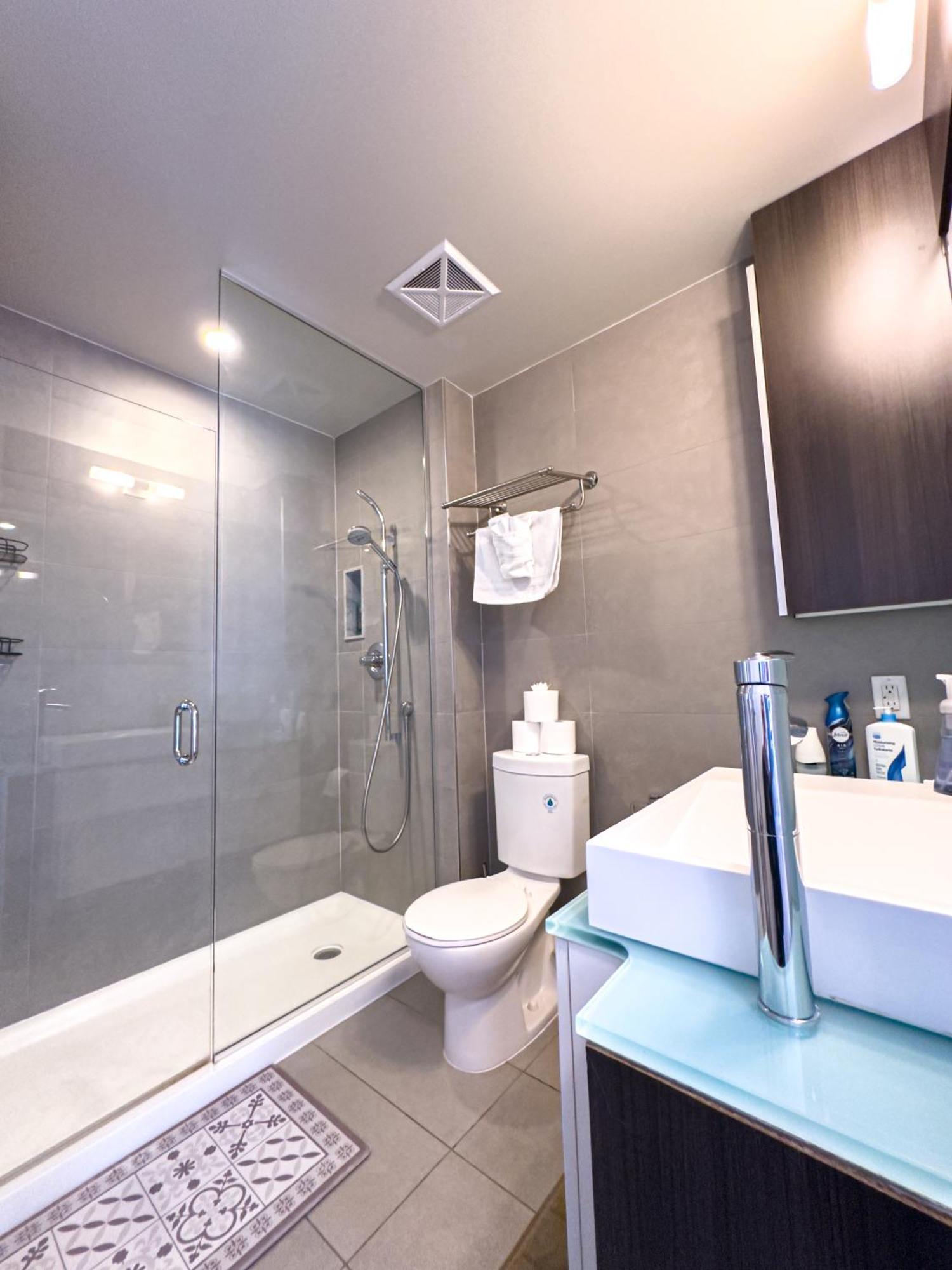 Comfort Front Cn Tower View & Free Parking *