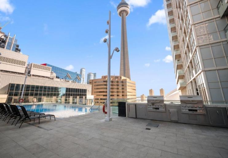 Comfort Front Cn Tower View & Free Parking Apartment *