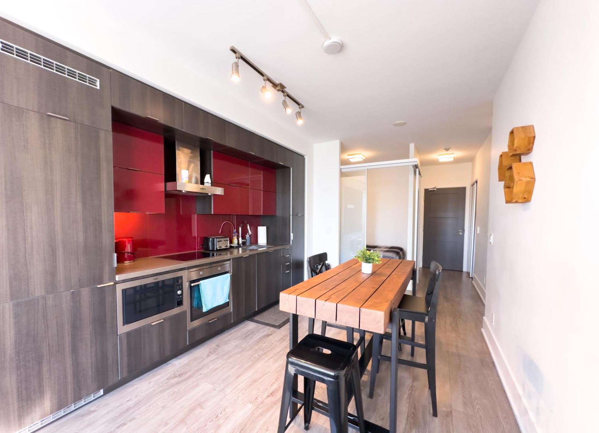 Comfort Front Cn Tower View & Free Parking Apartment