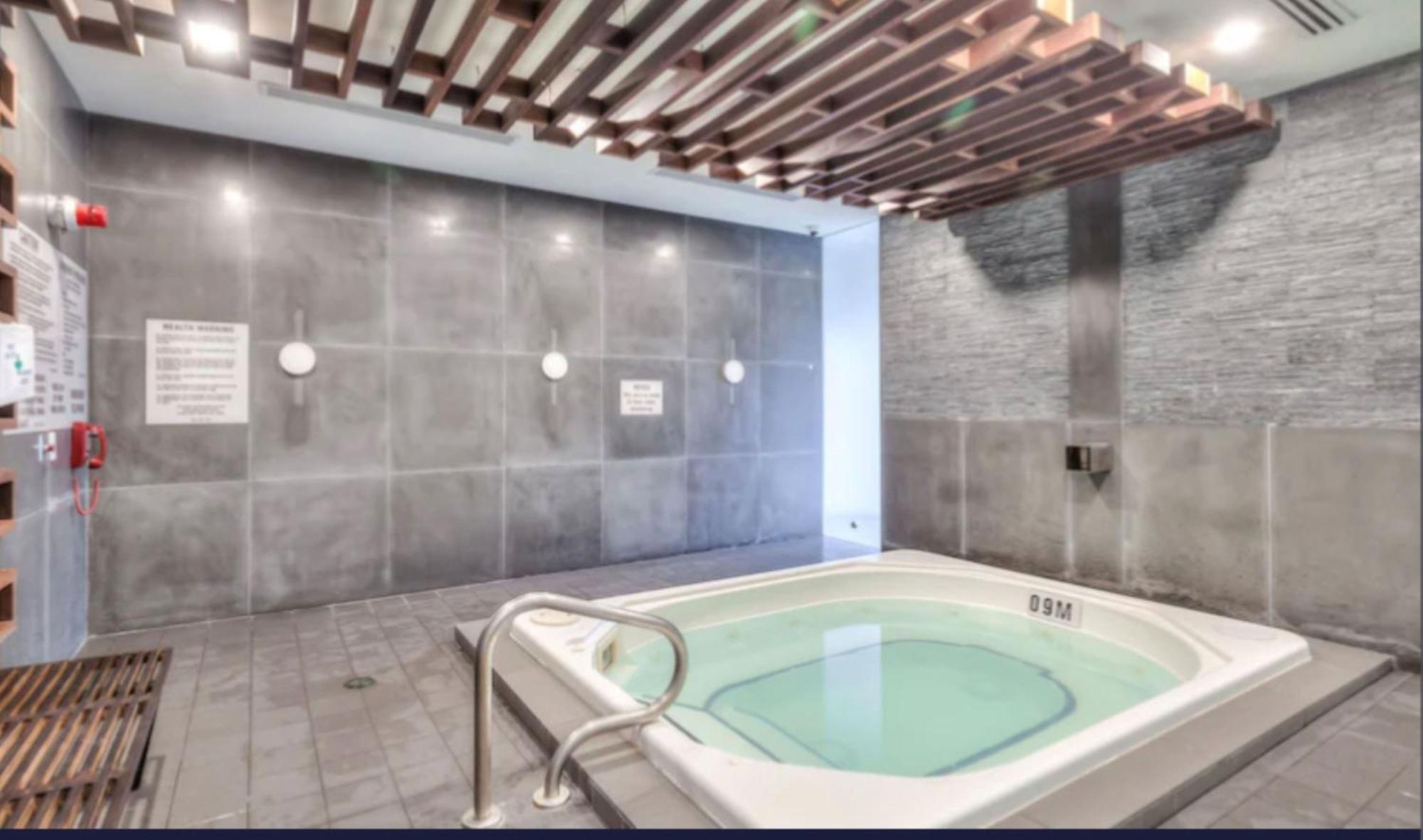 Apartment Comfort Front Cn Tower View & Free Parking