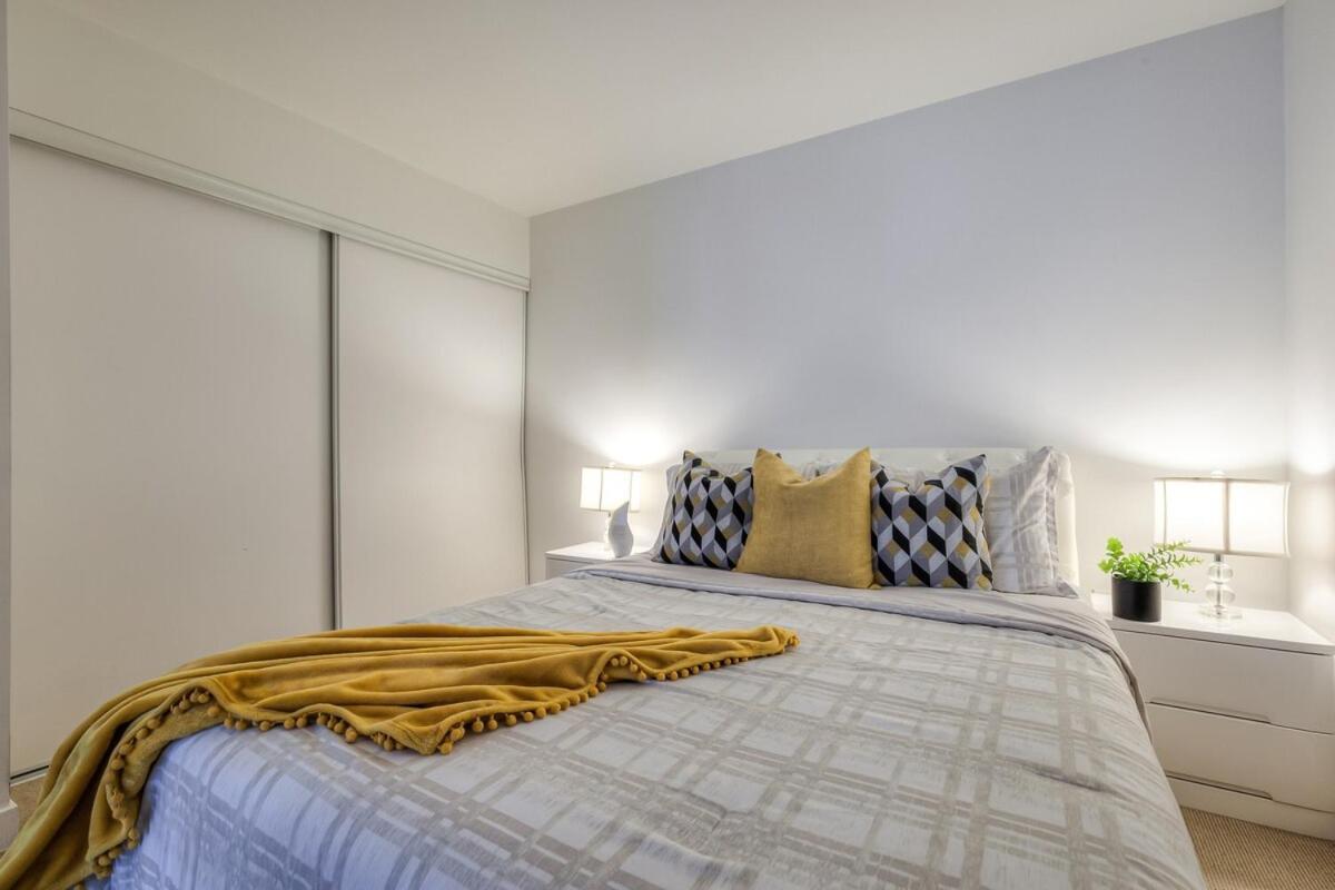Charming 4Br Downtown Townhome Near Cn Tower Free Parking Toronto