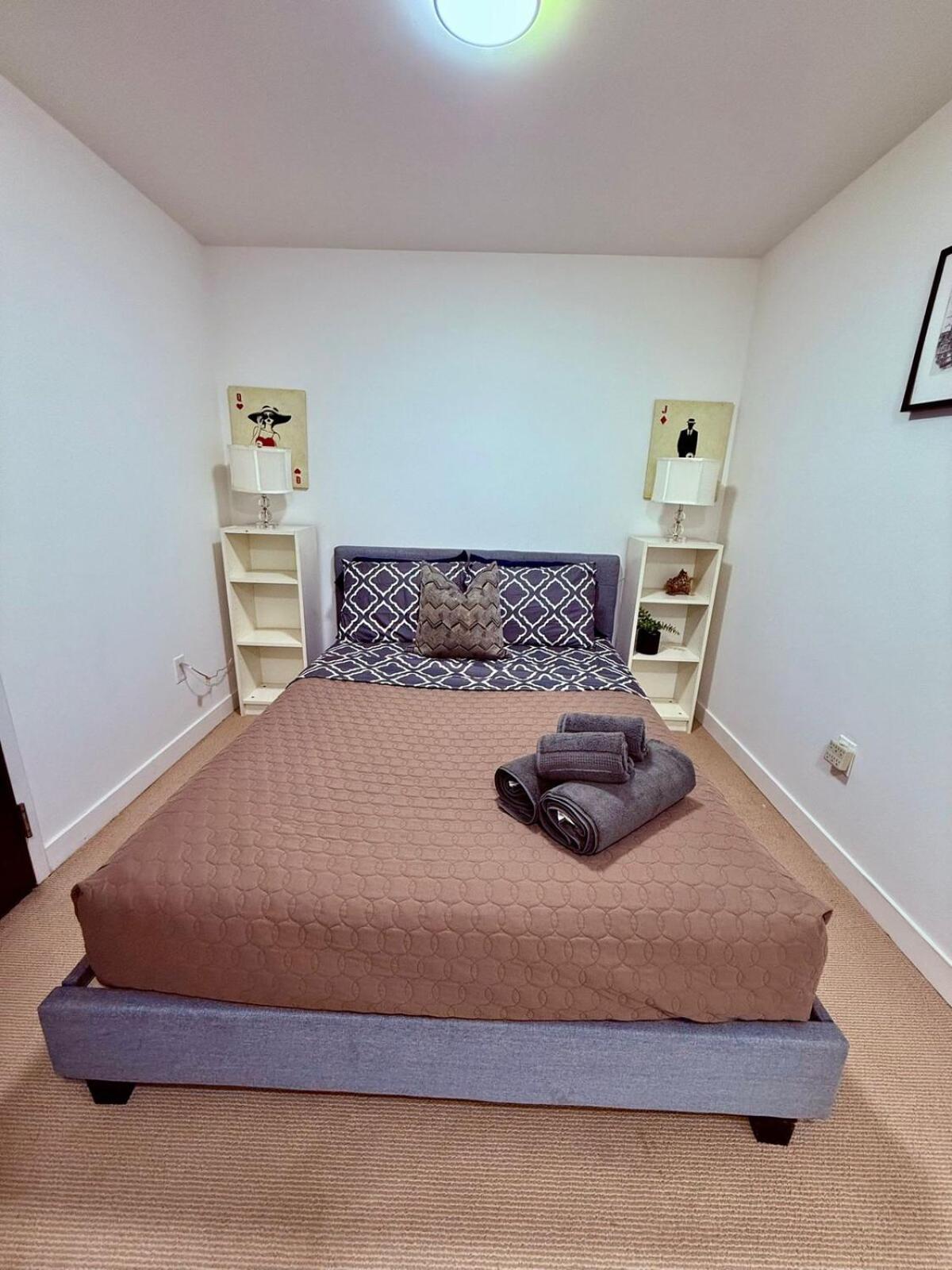 Apartment Charming 4Br Downtown Townhome Near Cn Tower Free Parking