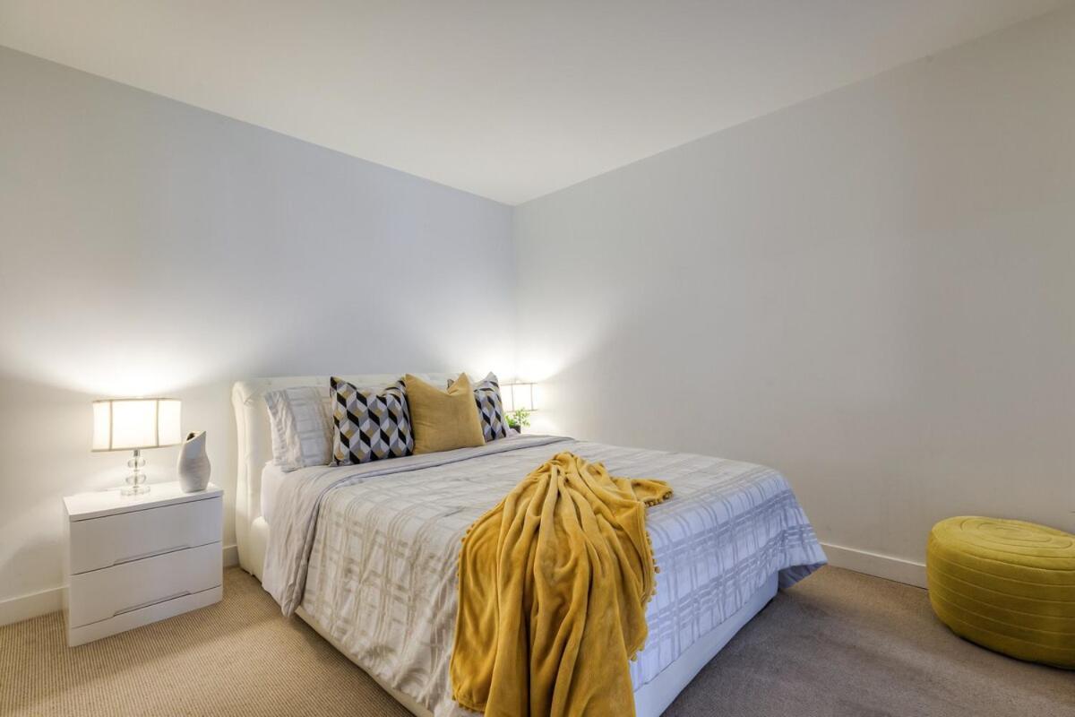 Apartment Charming 4Br Downtown Townhome Near Cn Tower Free Parking