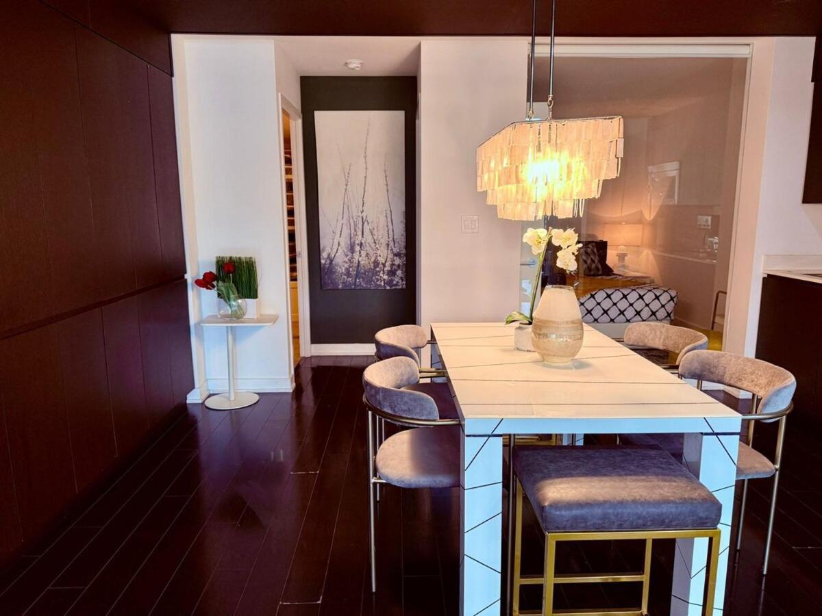 Charming 4Br Downtown Townhome Near Cn Tower Free Parking Apartment *