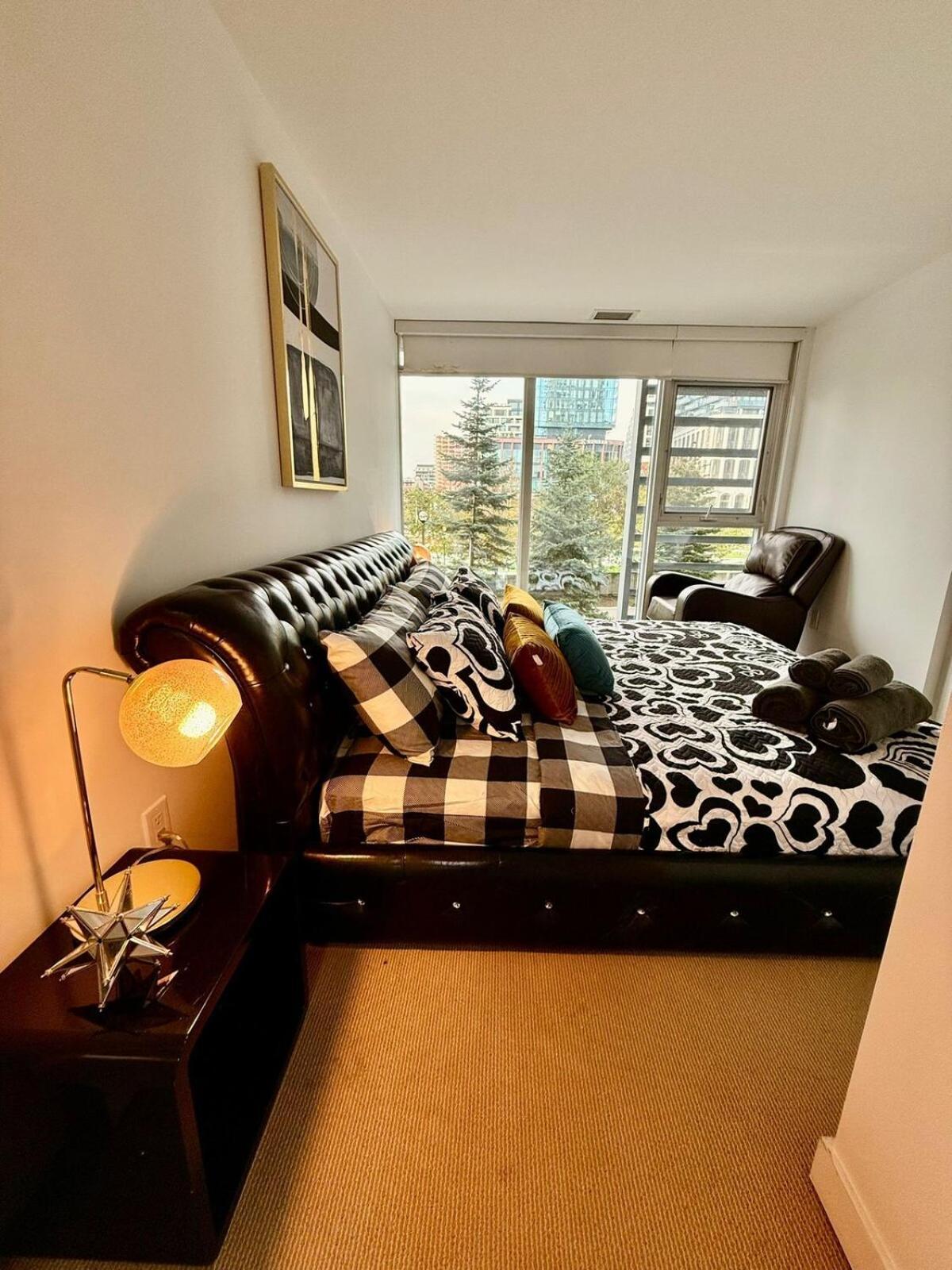 Charming 4Br Downtown Townhome Near Cn Tower Free Parking Apartment *